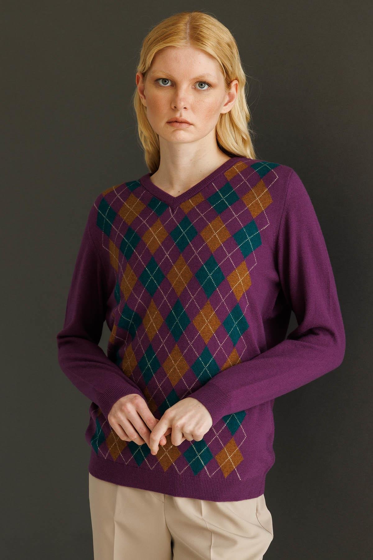 24034Kadın V Yaka Baklavalı Yün Kazak A.Mor