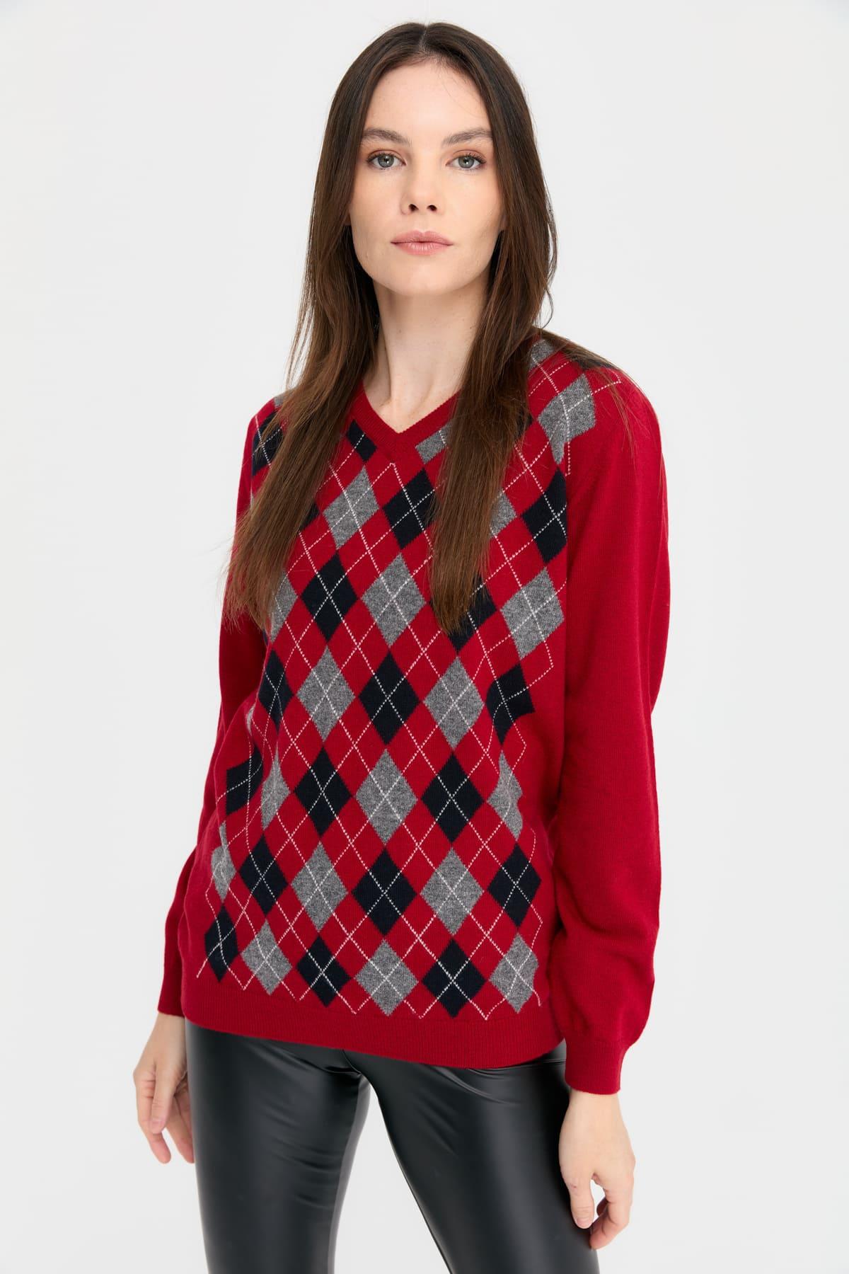 24034Kadın V Yaka Baklavalı Yün Kazak K.Kırmızı