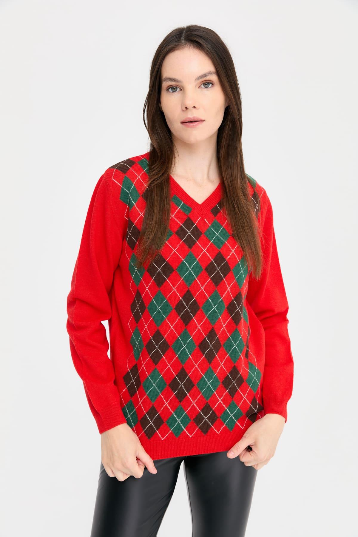 24034Kadın V Yaka Baklavalı Yün Kazak Mercan