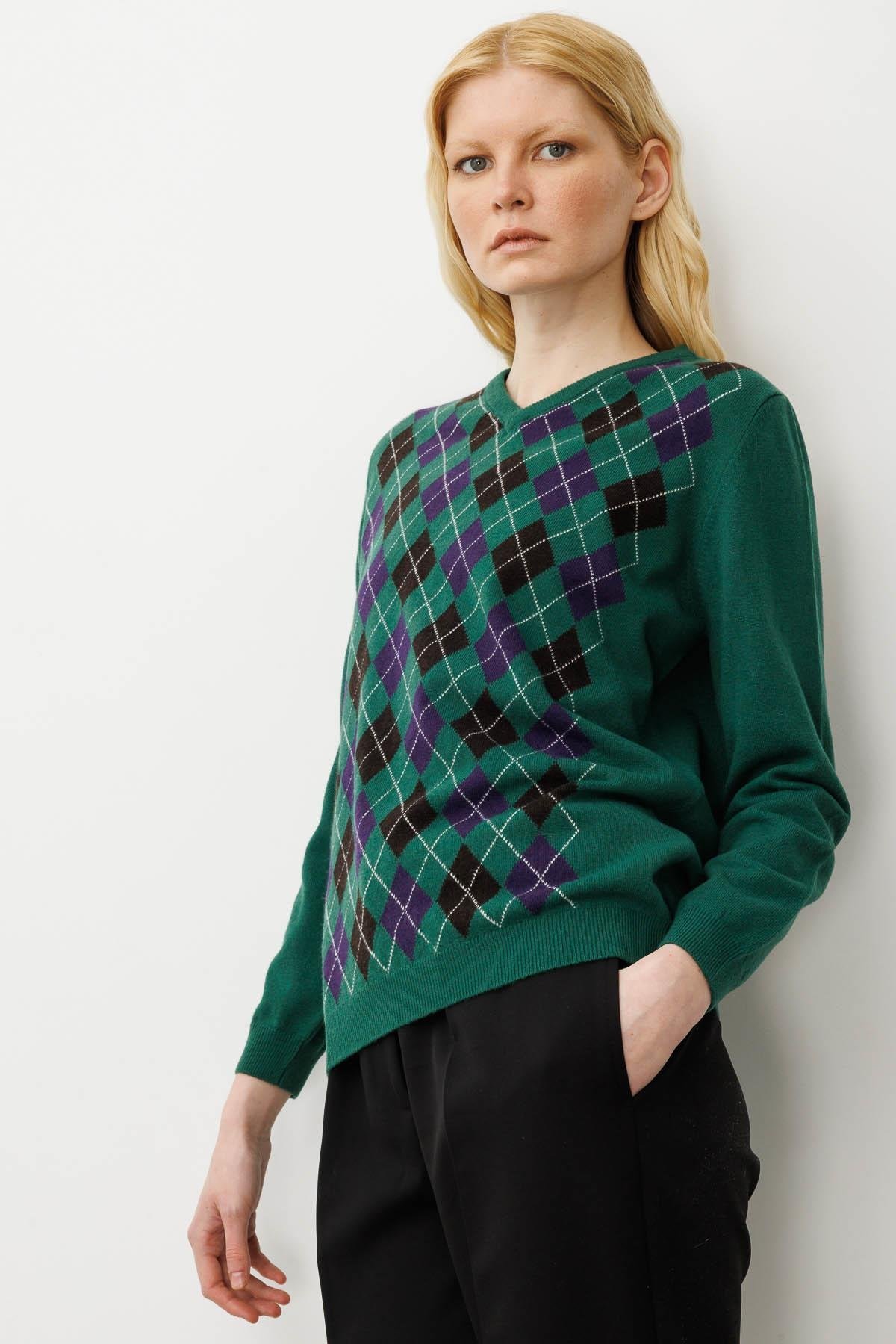 24034Kadın V Yaka Baklavalı Yün Kazak Ö.Başı