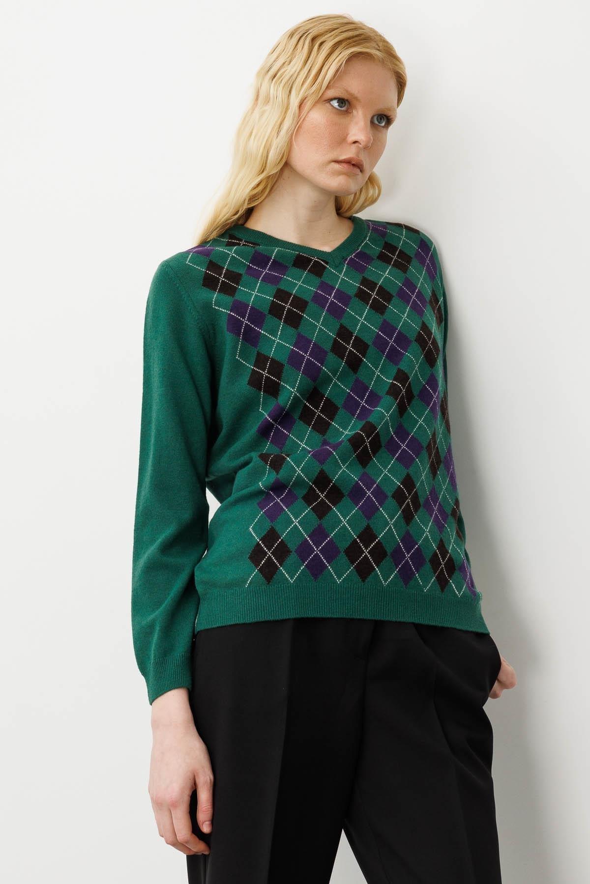 24034Kadın V Yaka Baklavalı Yün Kazak Ö.Başı