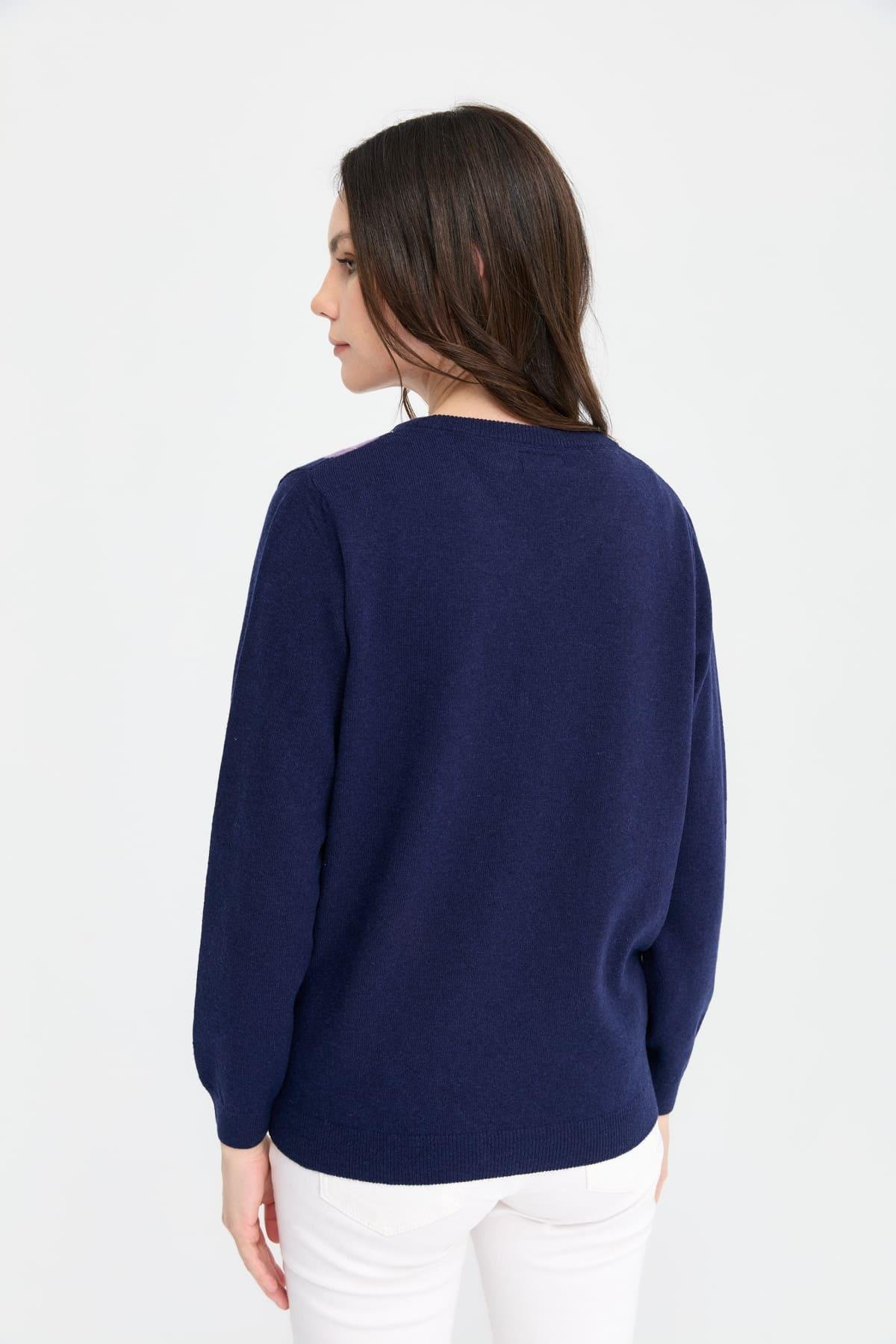 24034Kadın V Yaka Baklavalı Yün Kazak Y.A Lacivert