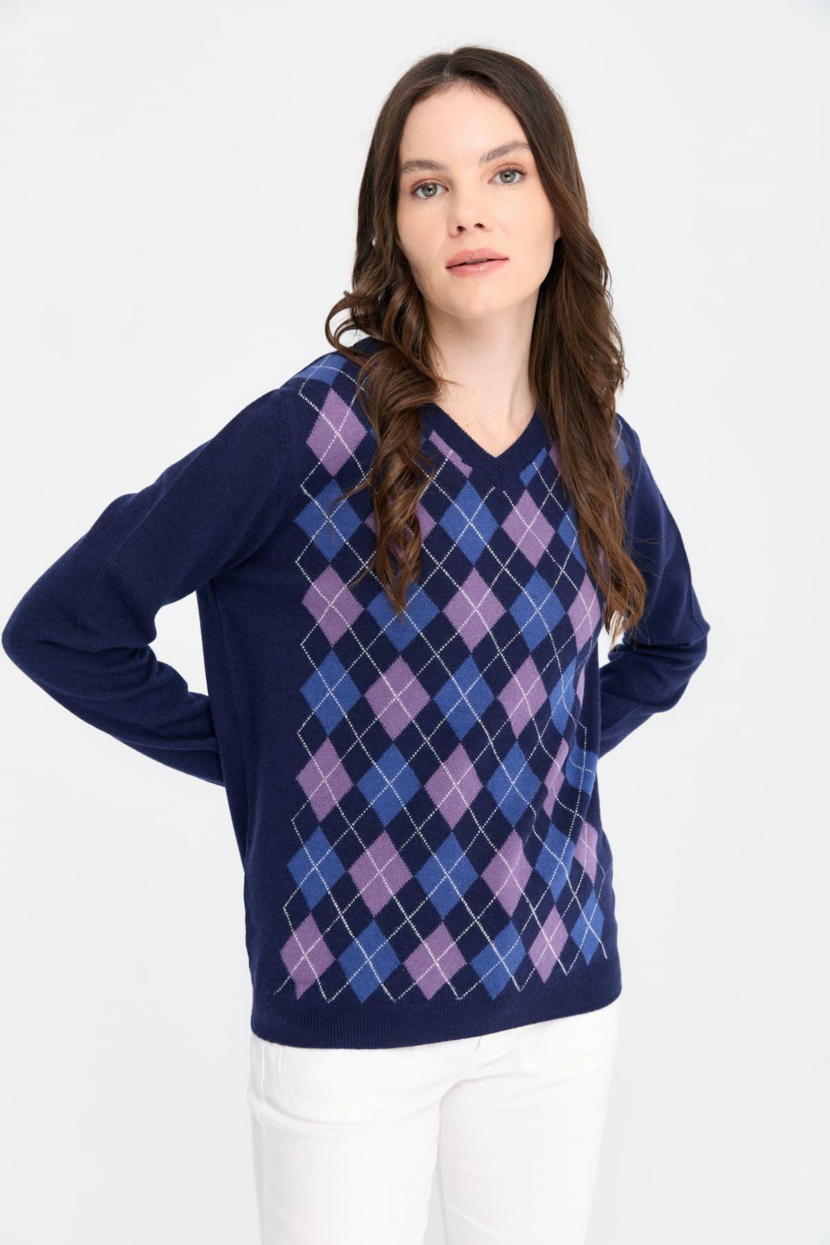 24034Kadın V Yaka Baklavalı Yün Kazak Y.A Lacivert