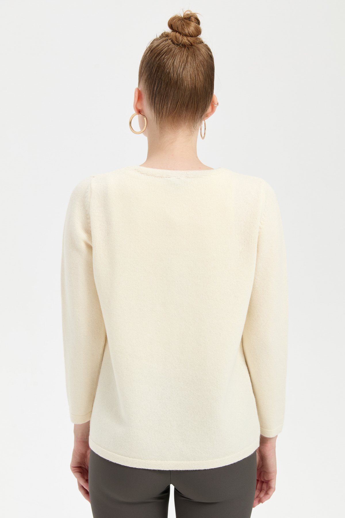 24043Kadın V Yaka Basic Yün Hırka Kemik