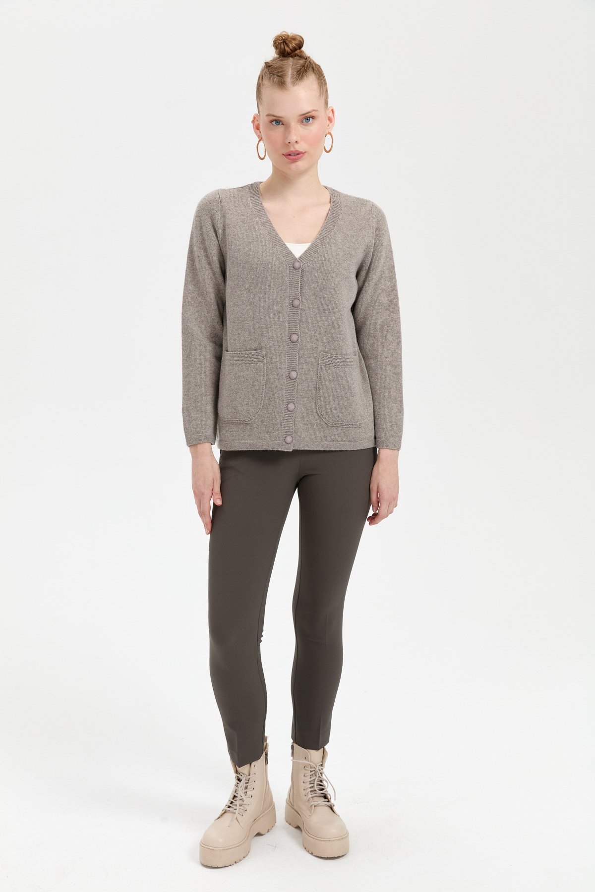 24043Kadın V Yaka Basic Yün Hırka Vizon