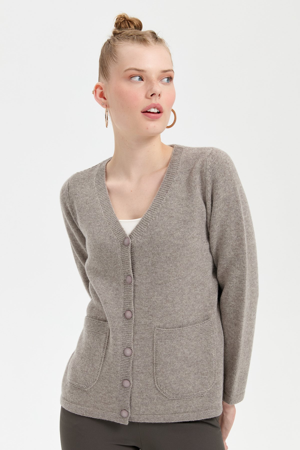 24043Kadın V Yaka Basic Yün Hırka Vizon