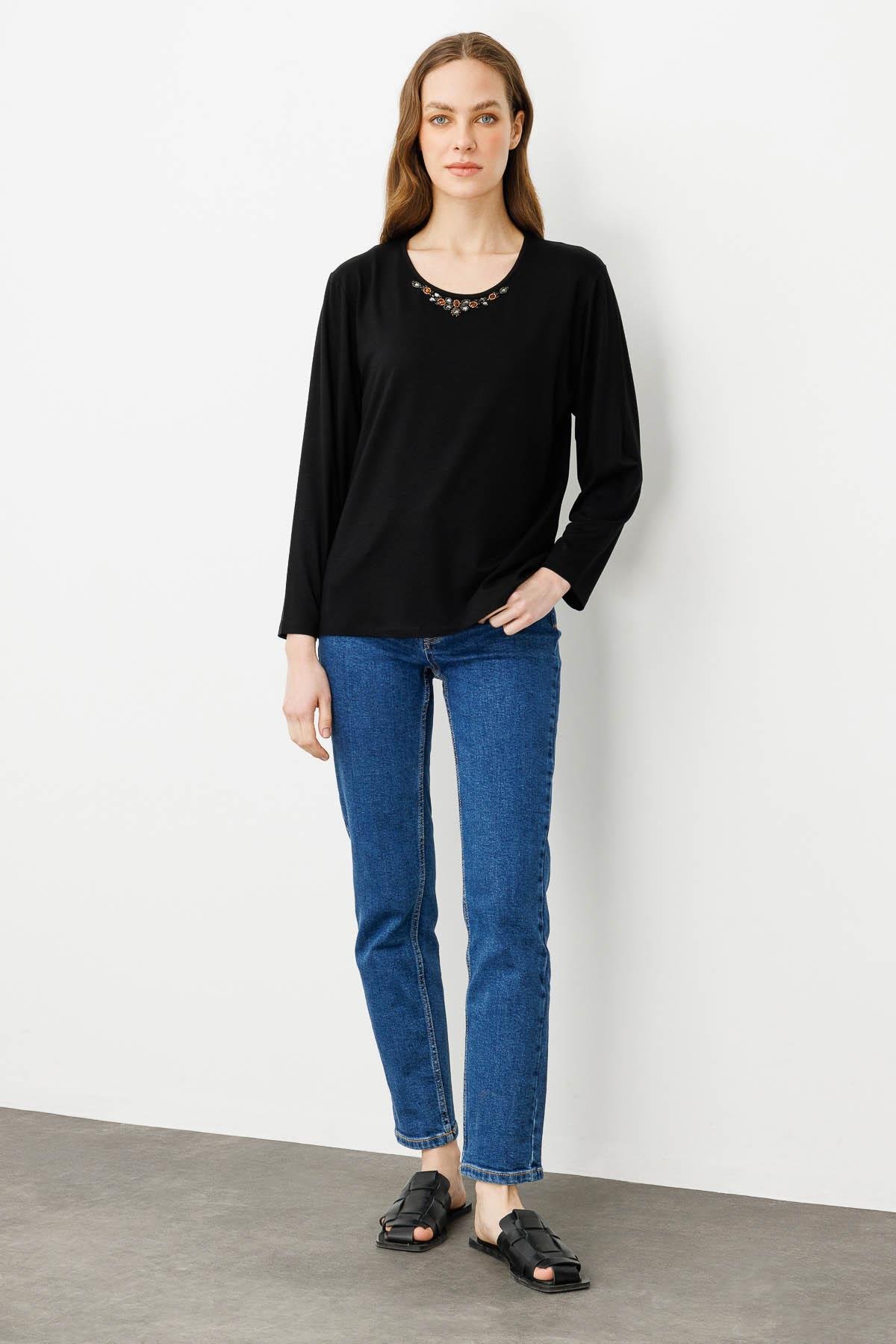 25706Kadın V Yaka Boncuk İşlemeli Penye Bluz Siyah