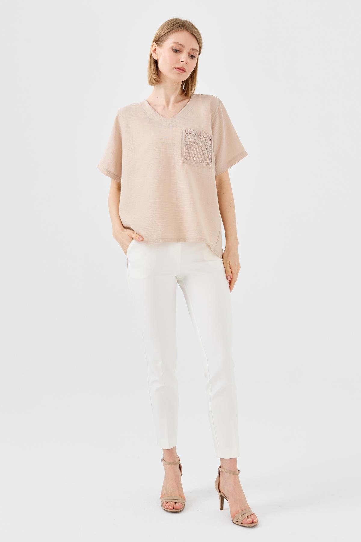 23775Kadın V Yaka Cebi File Keten T-shirt Bej