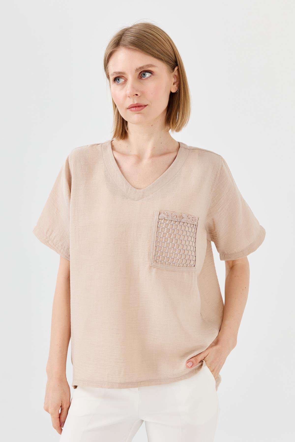 23775Kadın V Yaka Cebi File Keten T-shirt Bej