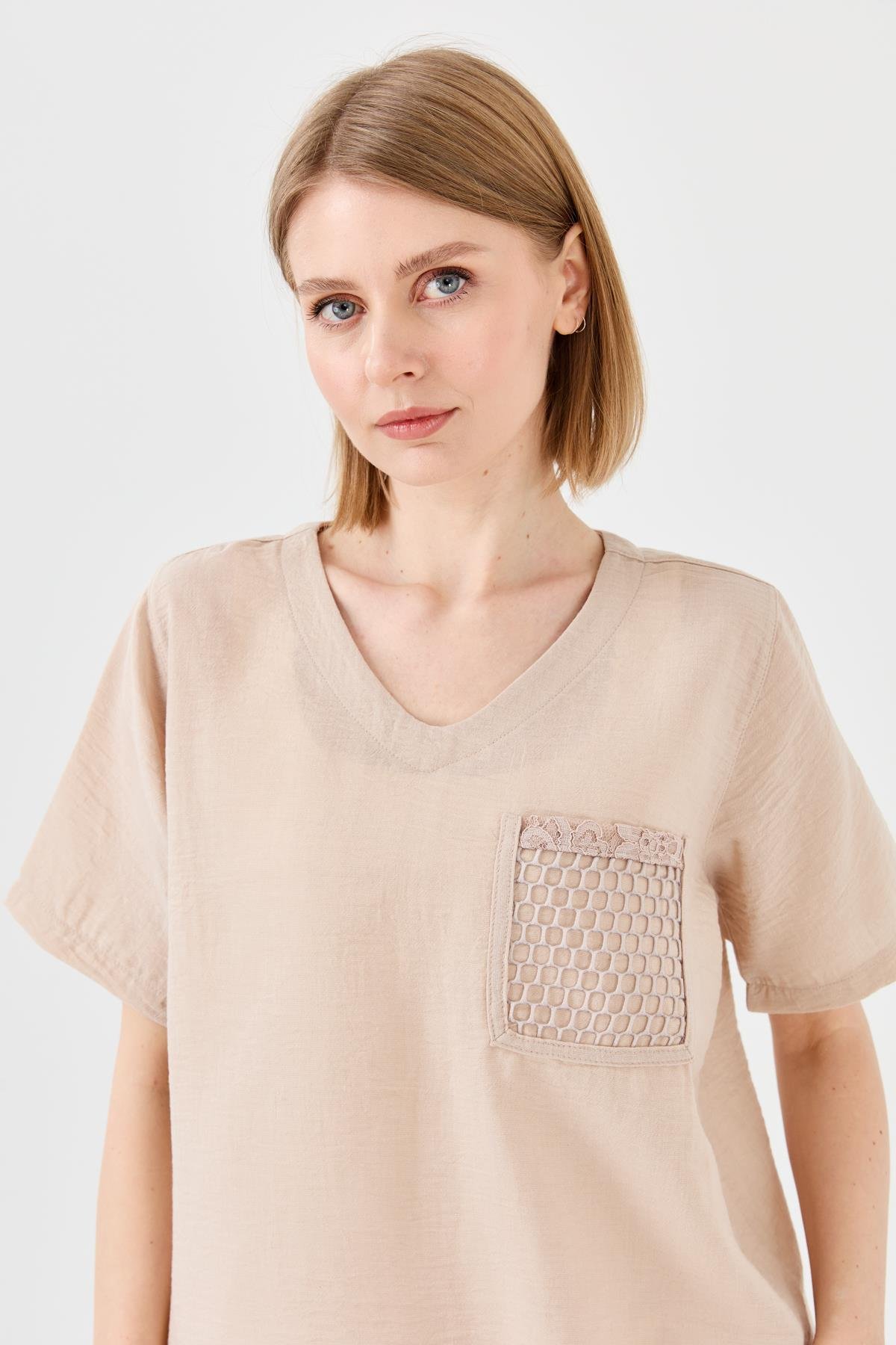 23775Kadın V Yaka Cebi File Keten T-shirt Bej