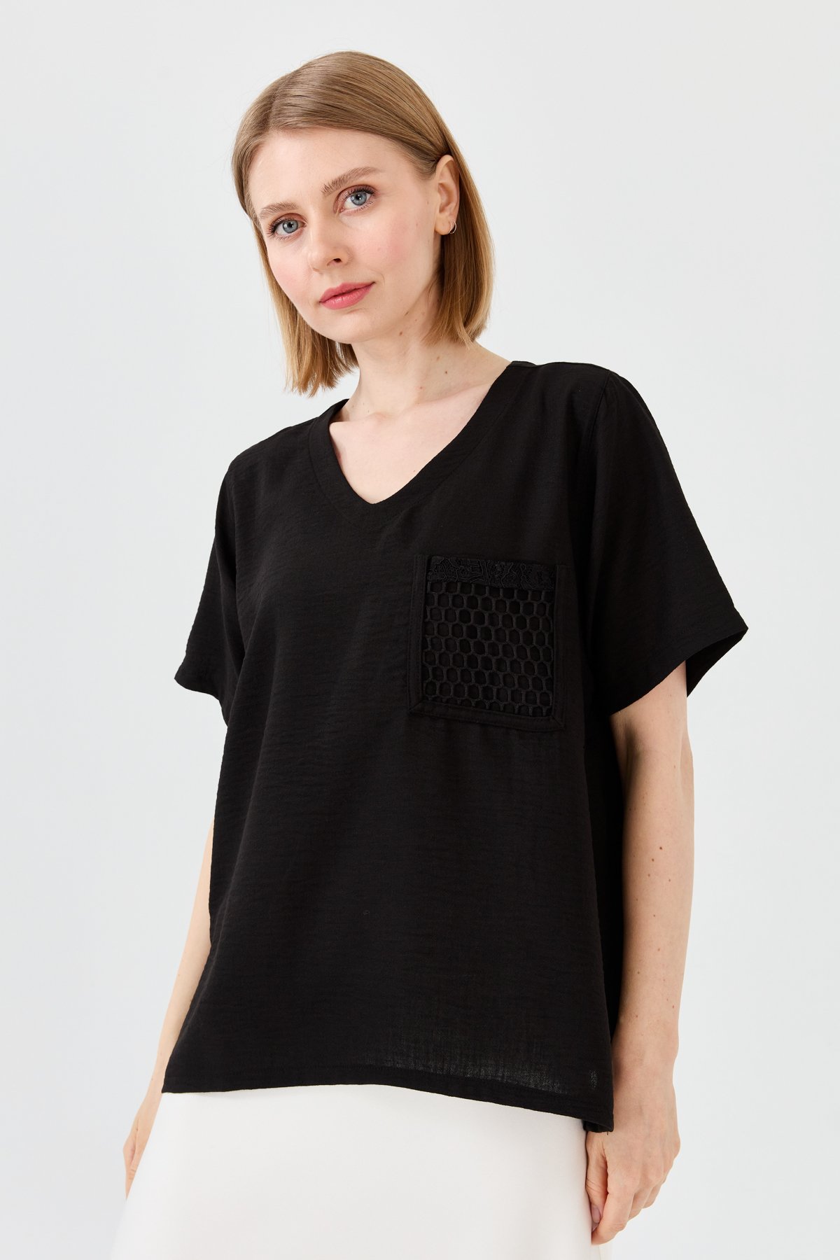 23775Kadın V Yaka Cebi File Keten T-shirt Siyah