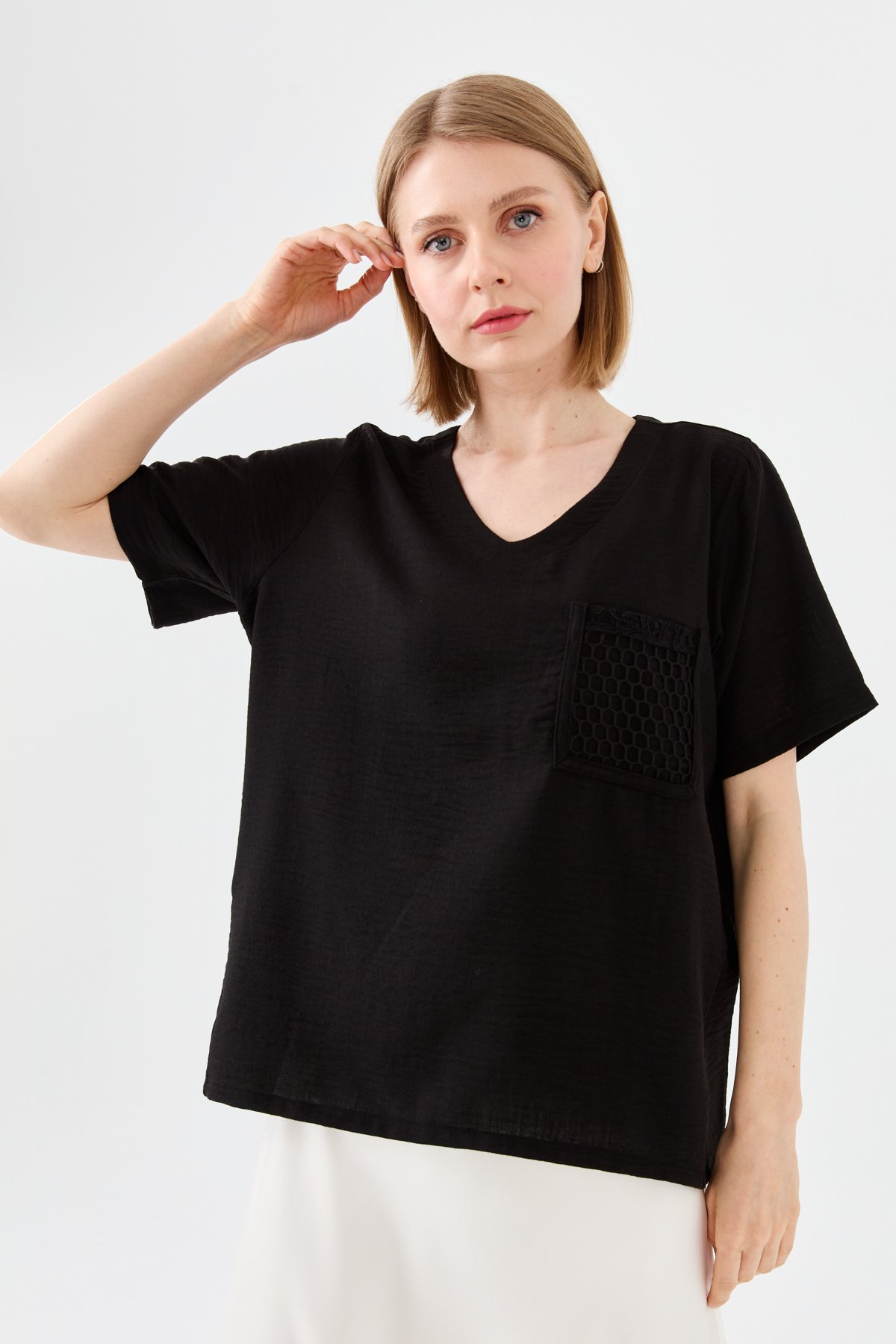 23775Kadın V Yaka Cebi File Keten T-shirt Siyah