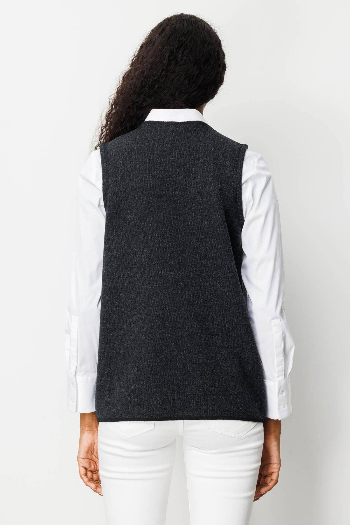 25030Kadın V Yaka Cebi Nakış İşlemeli Yün Yelek Siyah