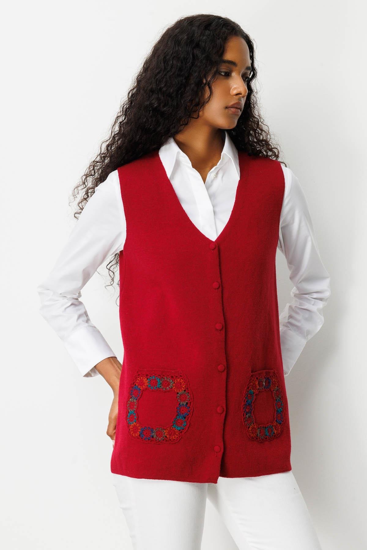 25020Kadın V Yaka Cebi Tığlamalı Yün Yelek V.Çürüğü