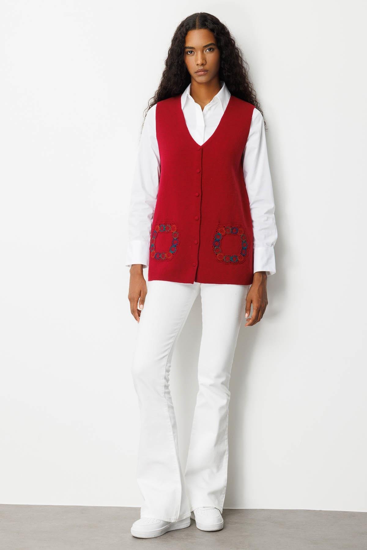 25020Kadın V Yaka Cebi Tığlamalı Yün Yelek V.Çürüğü