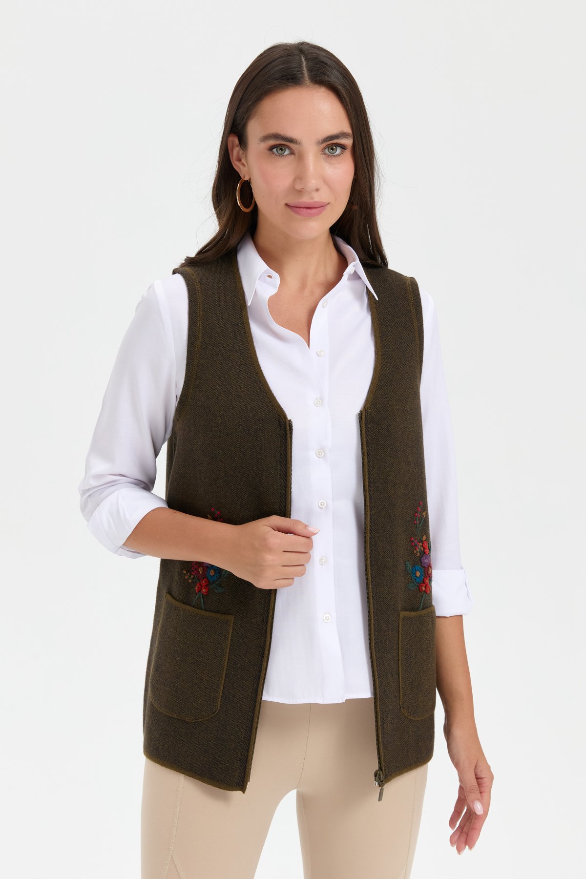 24001Kadın V Yaka Cep Üstü Nakış İşlemeli Yün Yelek A.Yeşil