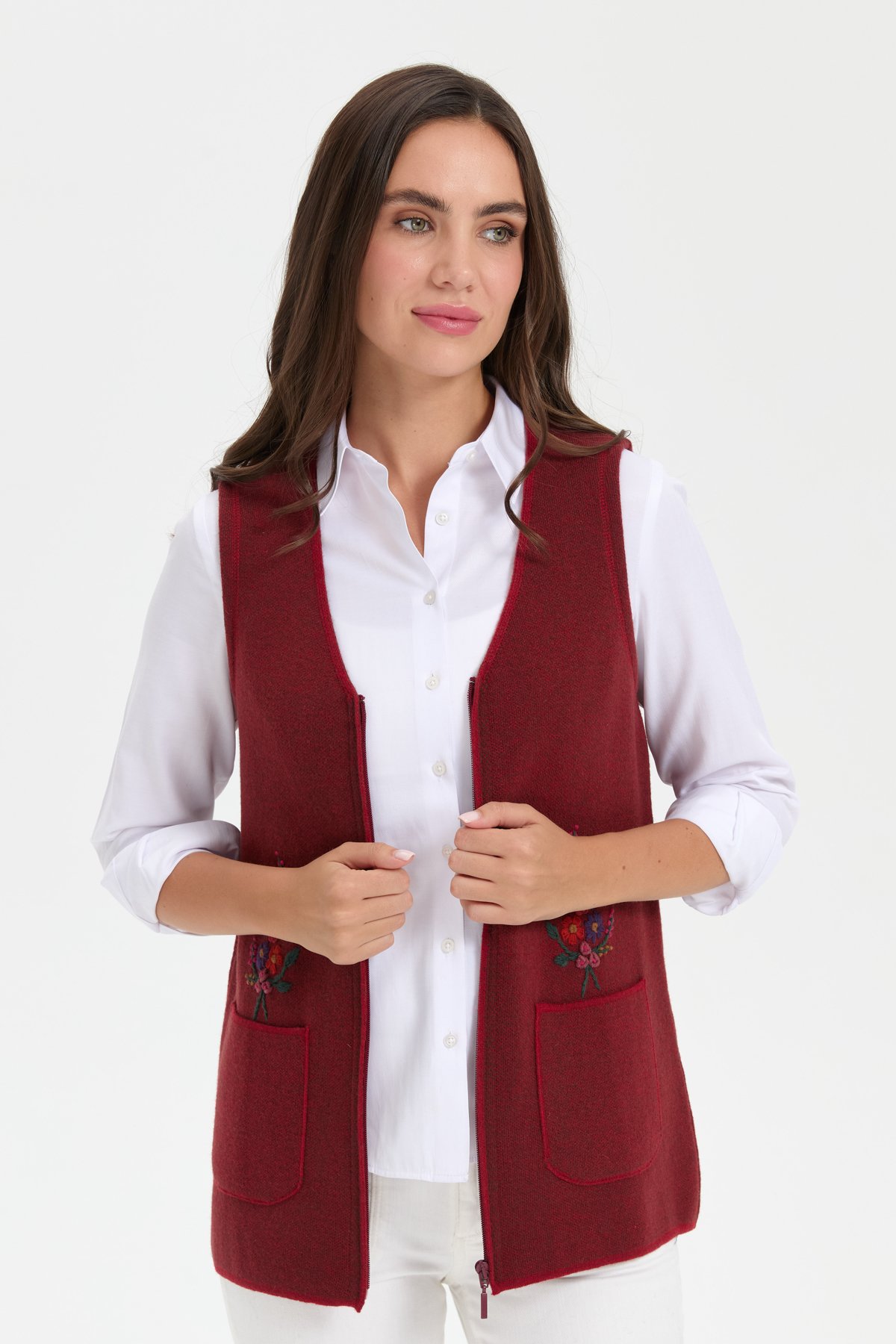 24001Kadın V Yaka Cep Üstü Nakış İşlemeli Yün Yelek V.Kırmızı