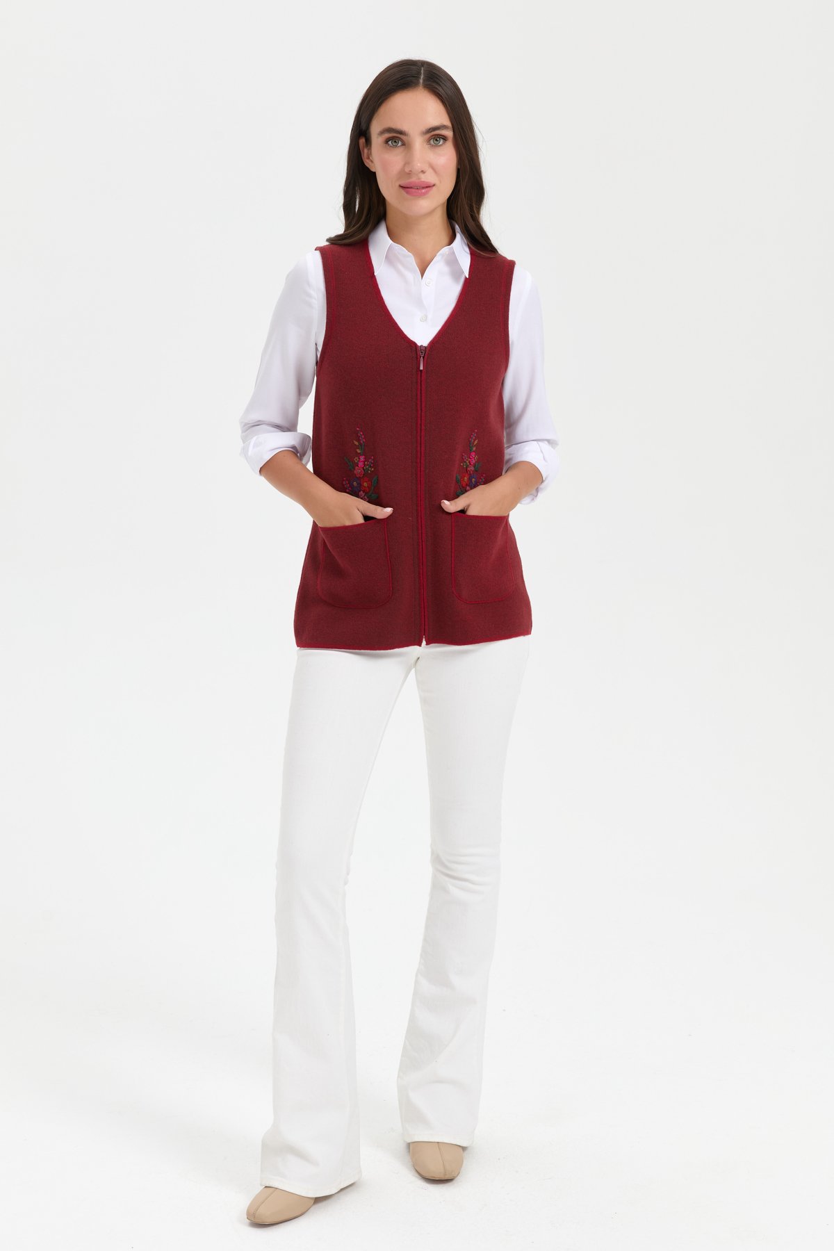 24001Kadın V Yaka Cep Üstü Nakış İşlemeli Yün Yelek V.Kırmızı