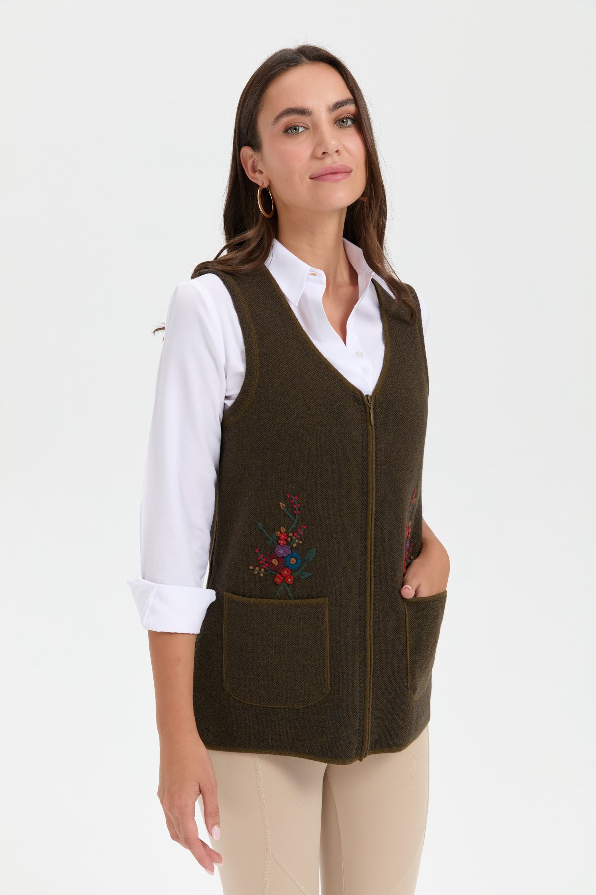 24001Kadın V Yaka Cep Üstü Nakış İşlemeli Yün Yelek A.Yeşil