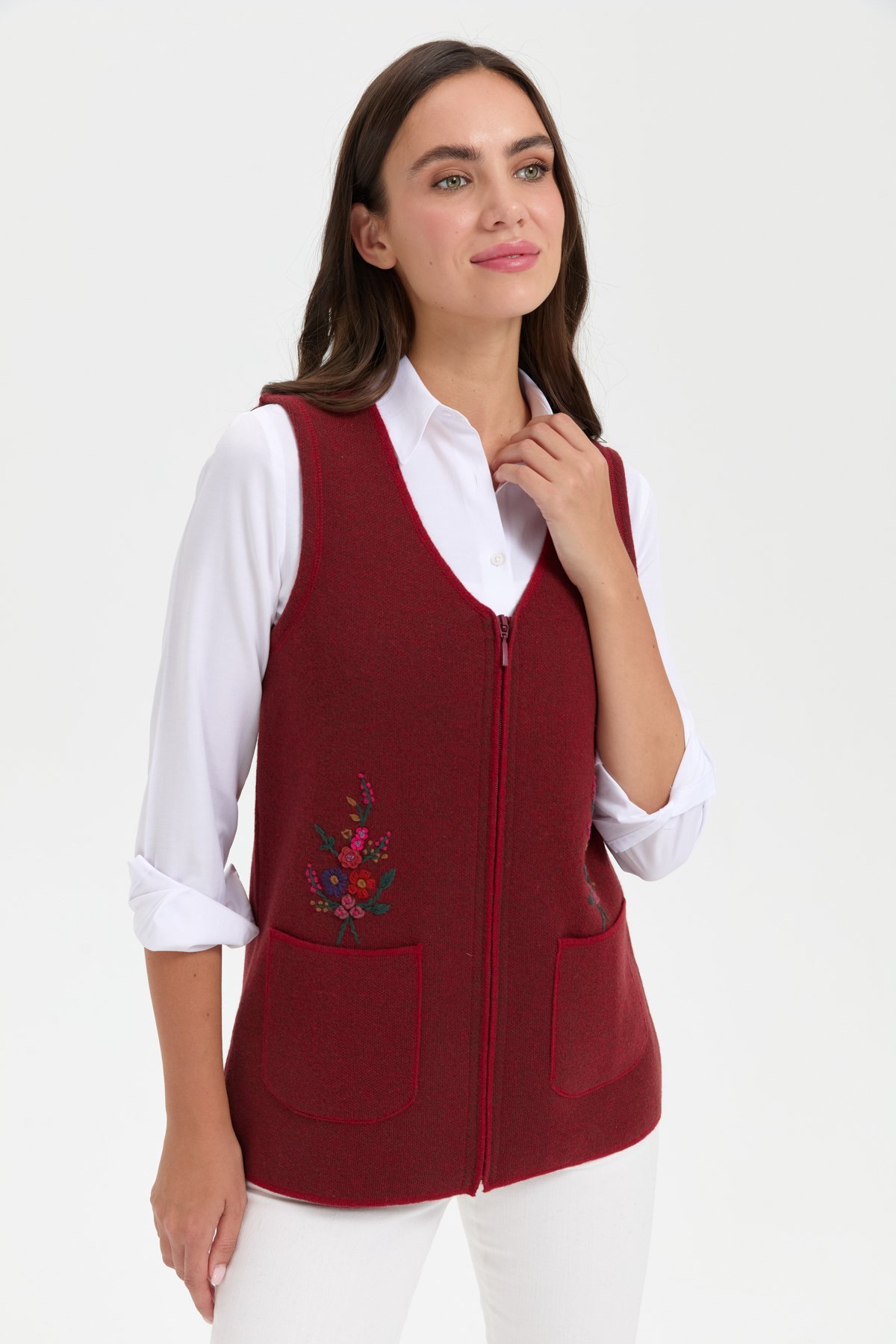 24001Kadın V Yaka Cep Üstü Nakış İşlemeli Yün Yelek V.Kırmızı