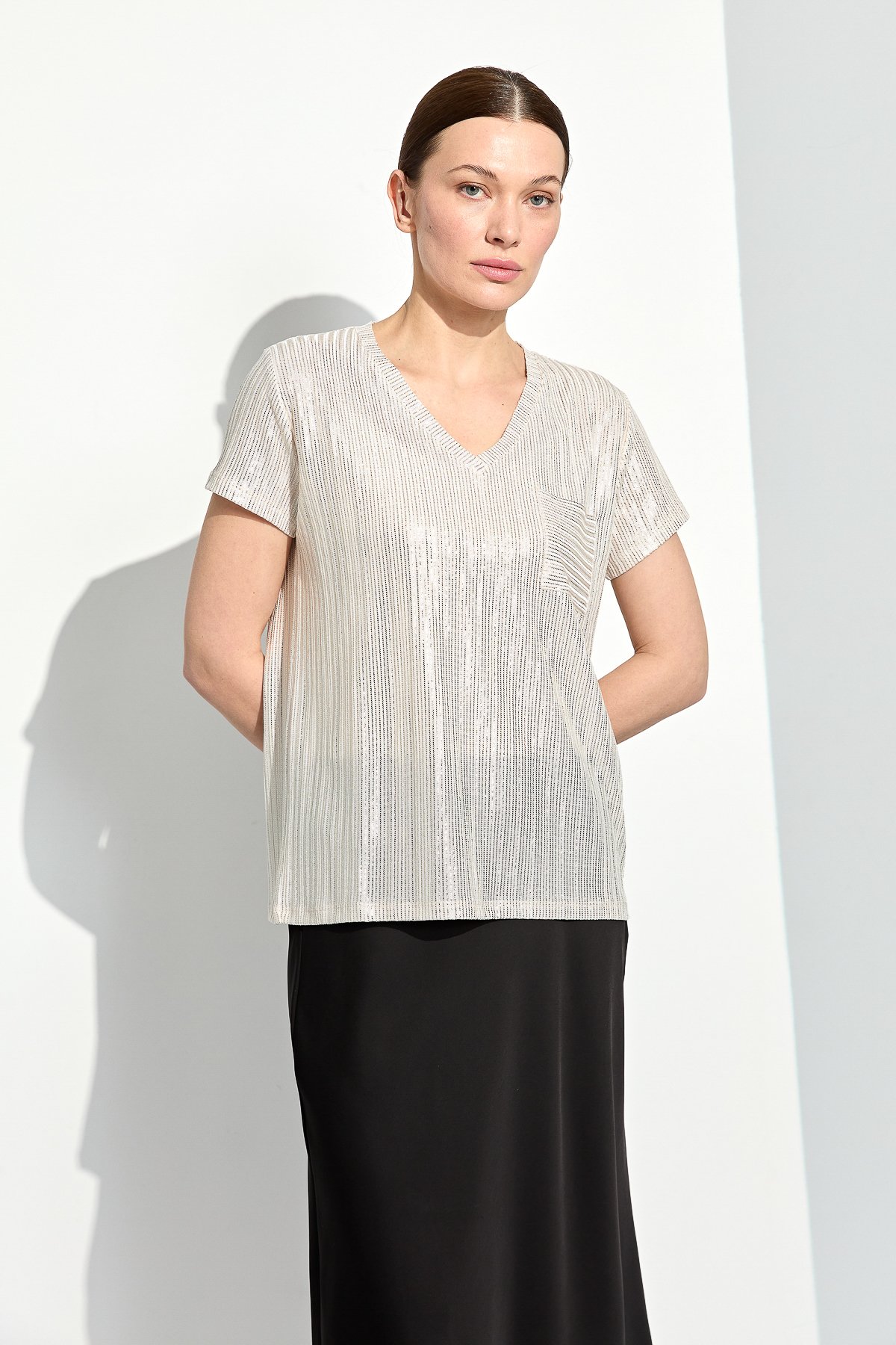 23462Kadın V Yaka Cepli Penye T-shirt Ekru