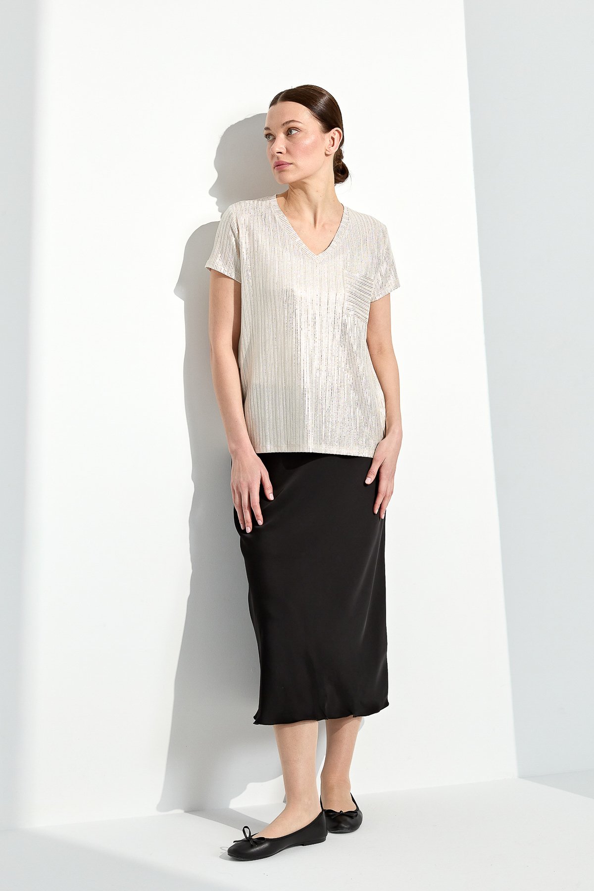 23462Kadın V Yaka Cepli Penye T-shirt Ekru