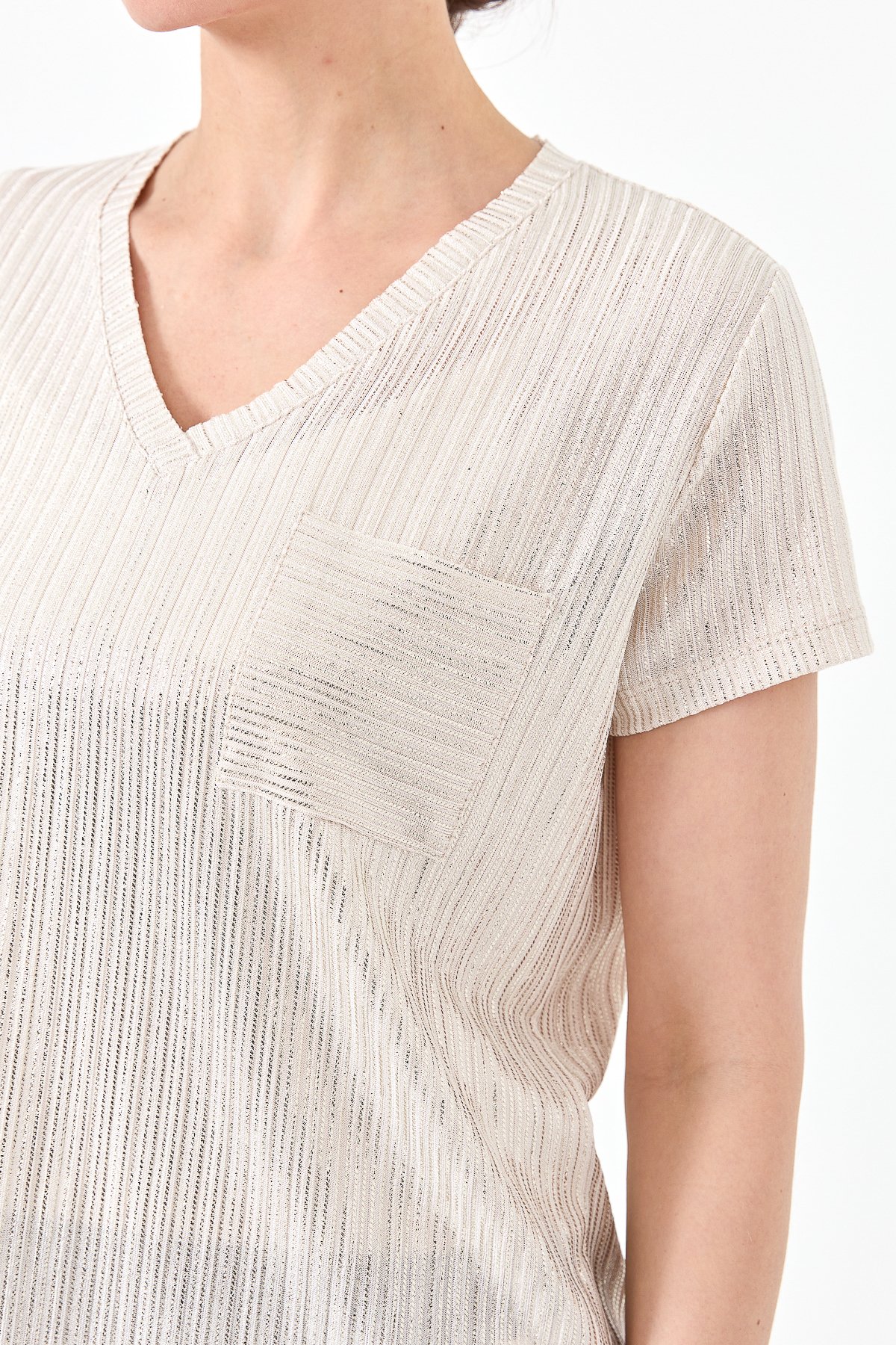 23462Kadın V Yaka Cepli Penye T-shirt Ekru