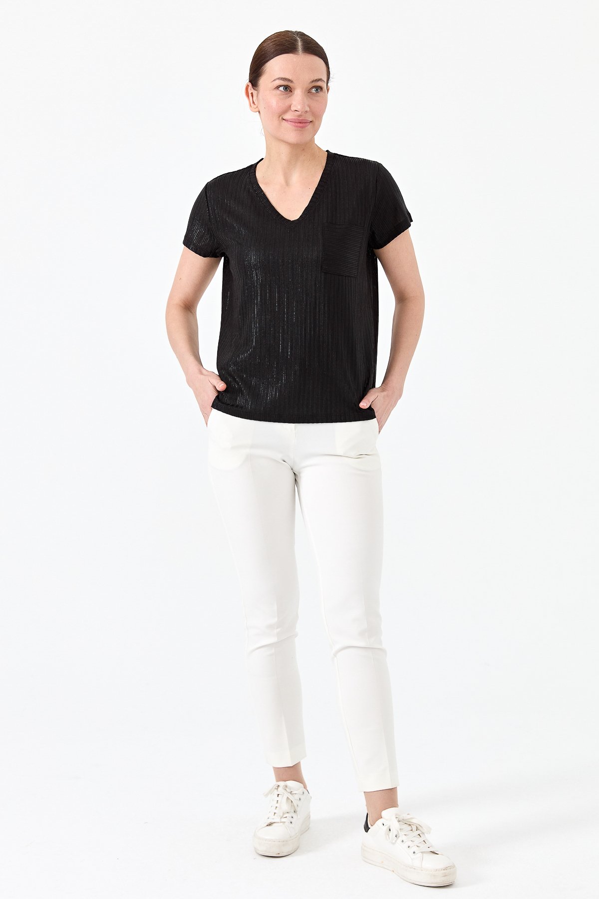 23462Kadın V Yaka Cepli Penye T-shirt Siyah