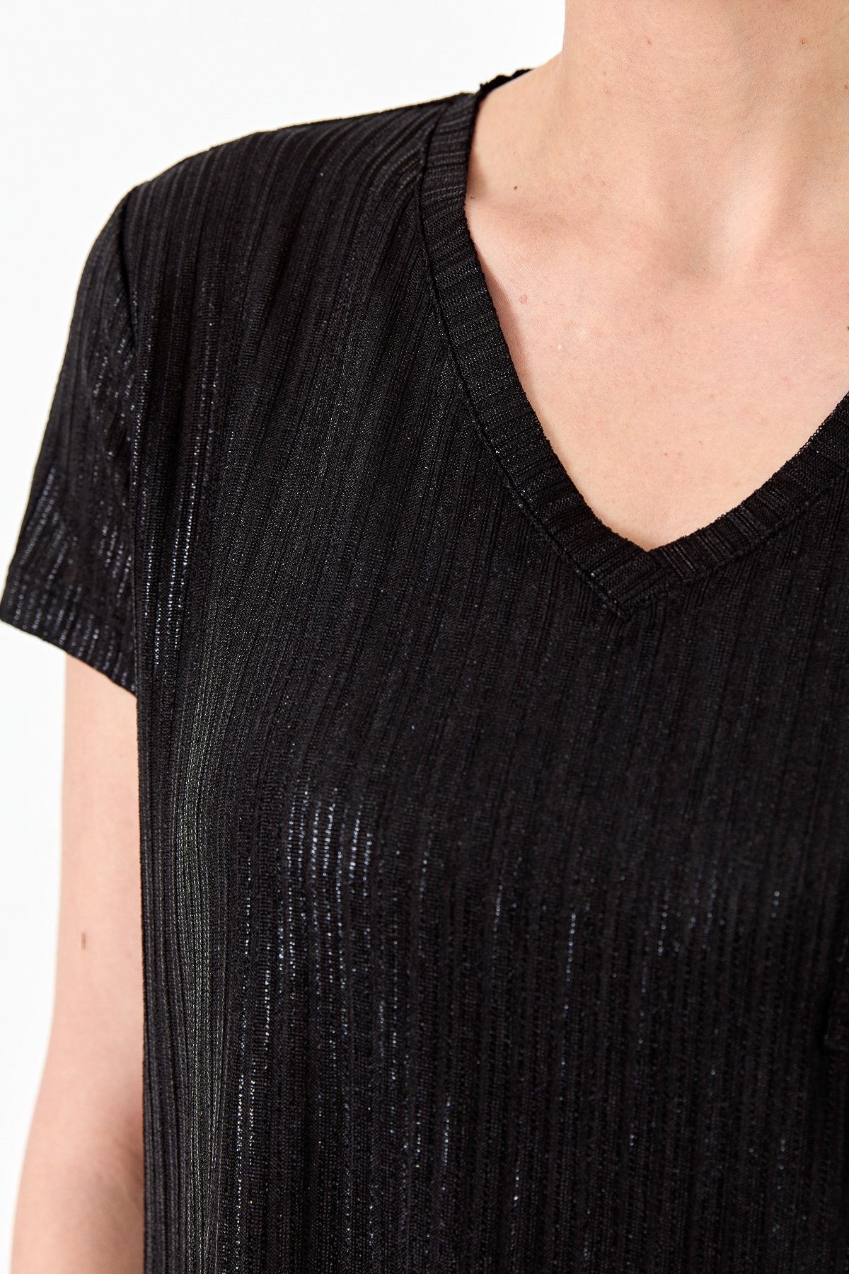 23462Kadın V Yaka Cepli Penye T-shirt Siyah