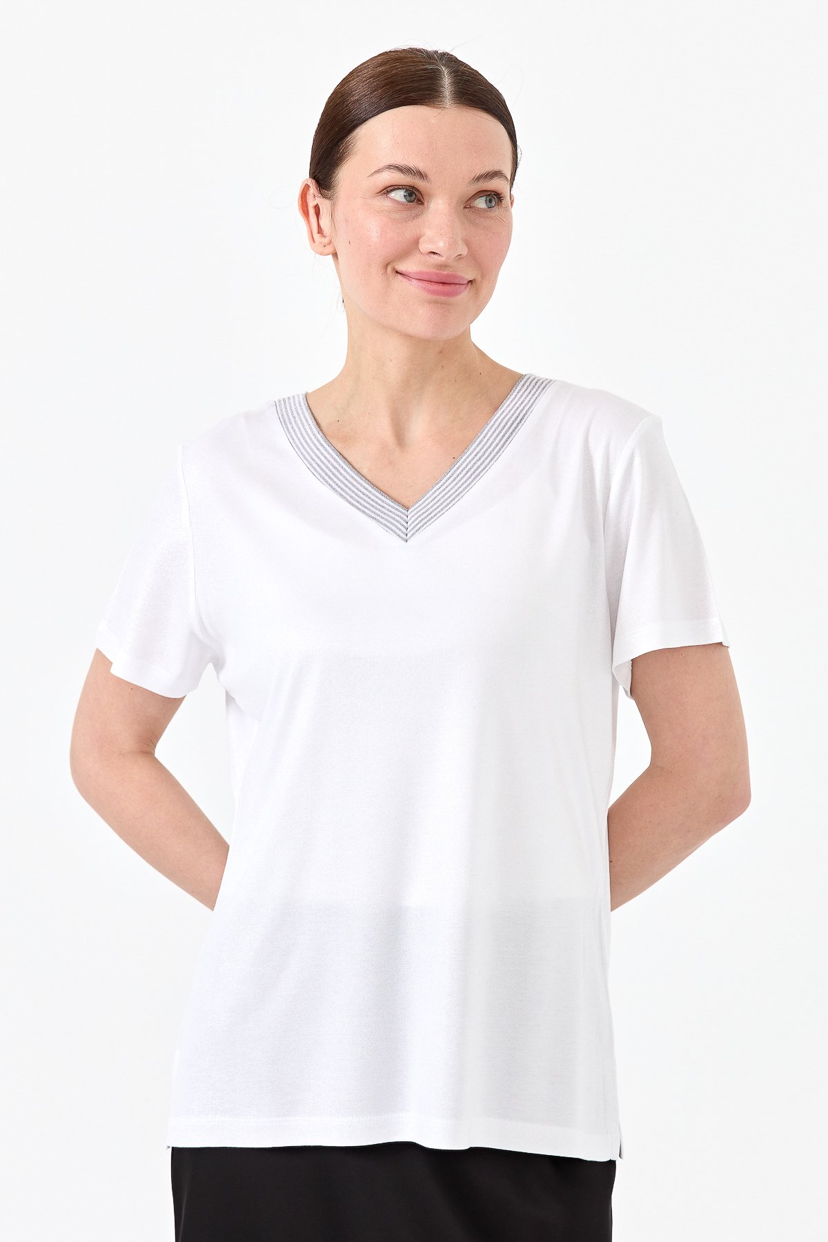 23453Kadın V Yaka Çizgili Penye T-shirt Beyaz