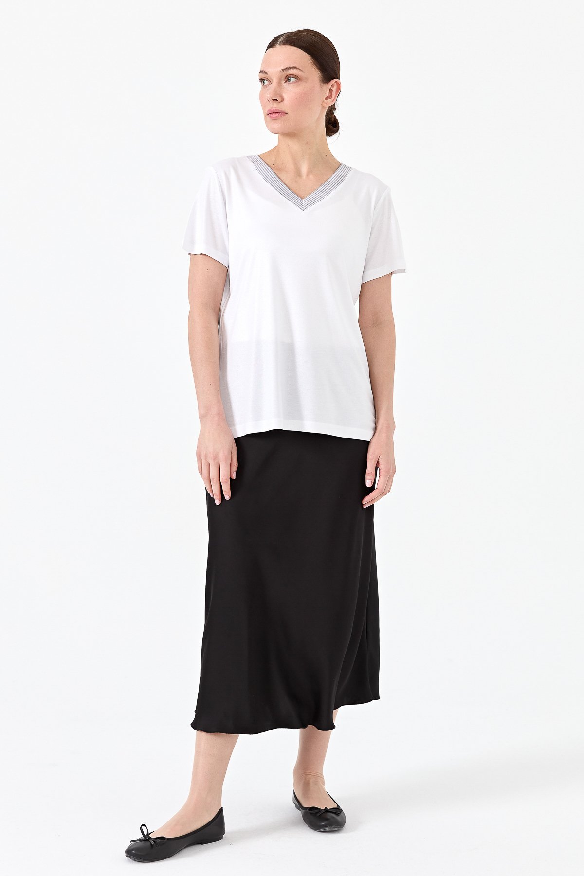 23453Kadın V Yaka Çizgili Penye T-shirt Beyaz