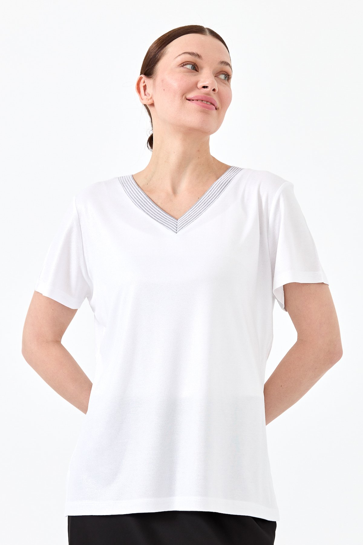 23453Kadın V Yaka Çizgili Penye T-shirt Beyaz