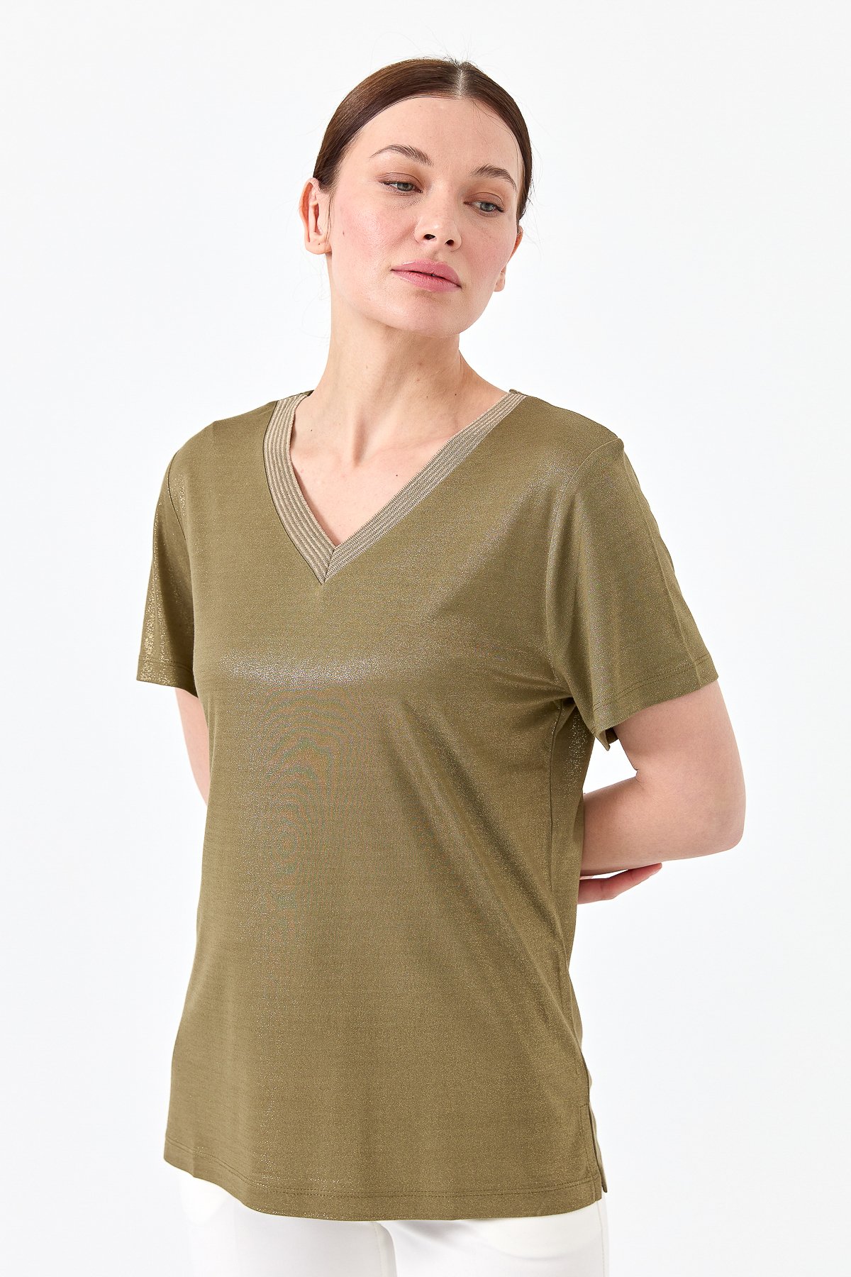 23453Kadın V Yaka Çizgili Penye T-shirt Haki