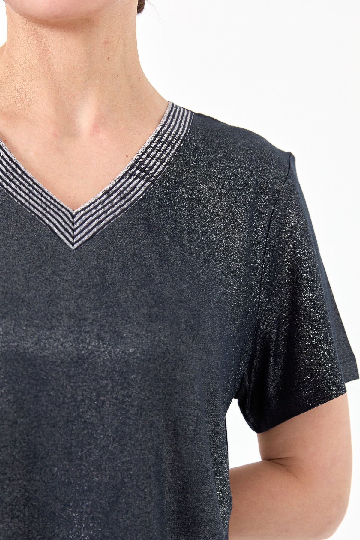 23453Kadın V Yaka Çizgili Penye T-shirt Lacivert