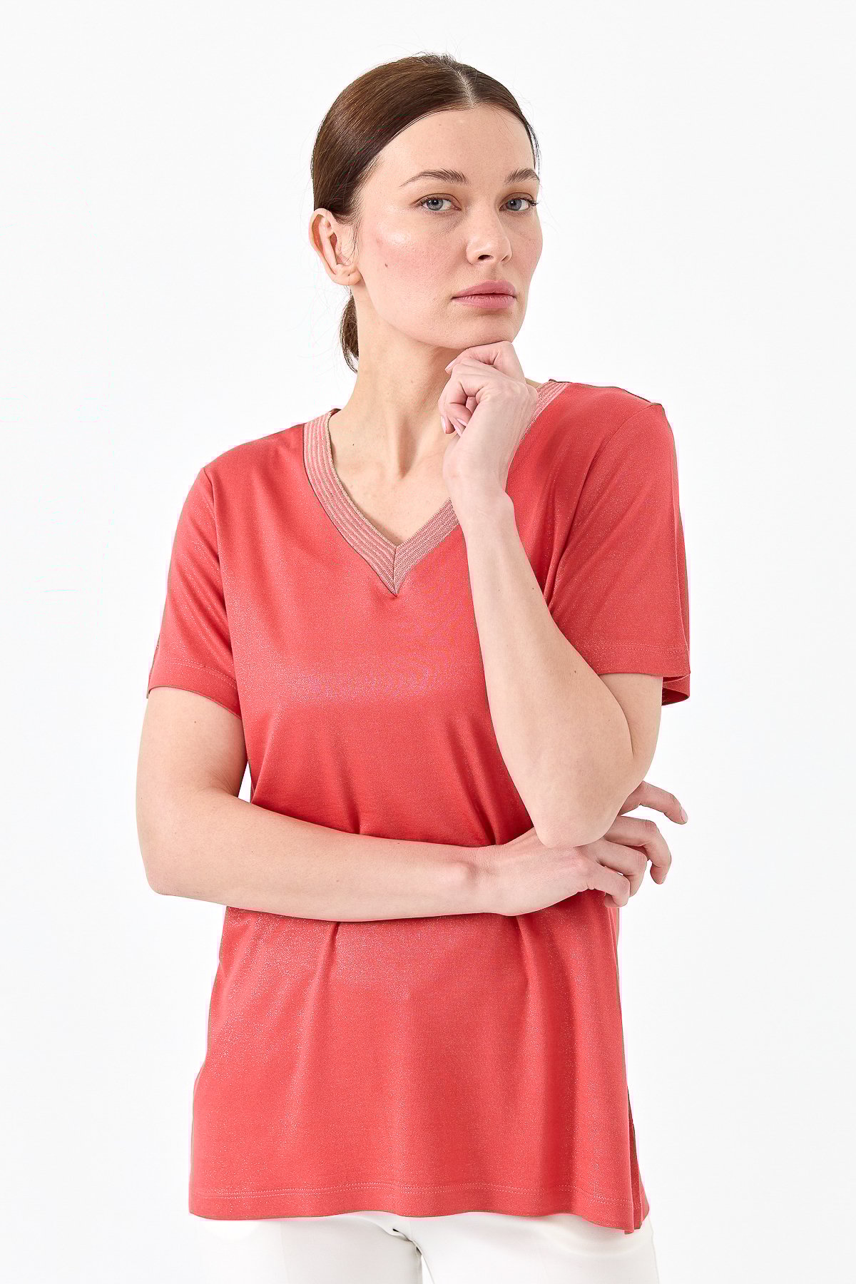 23453Kadın V Yaka Çizgili Penye T-shirt Mercan