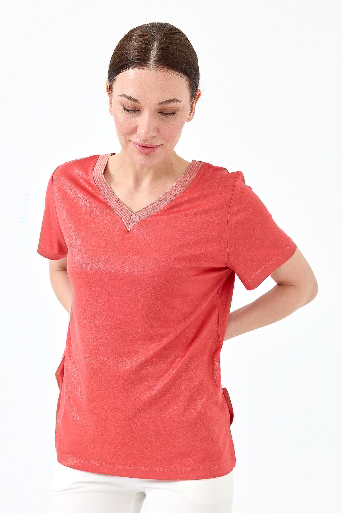 23453Kadın V Yaka Çizgili Penye T-shirt Mercan