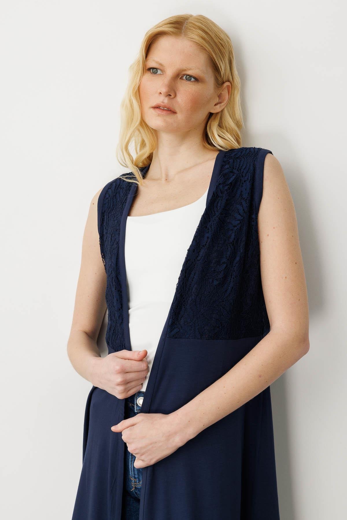 22771Kadın V Yaka Dantel Kumaşlı Yelek Lacivert