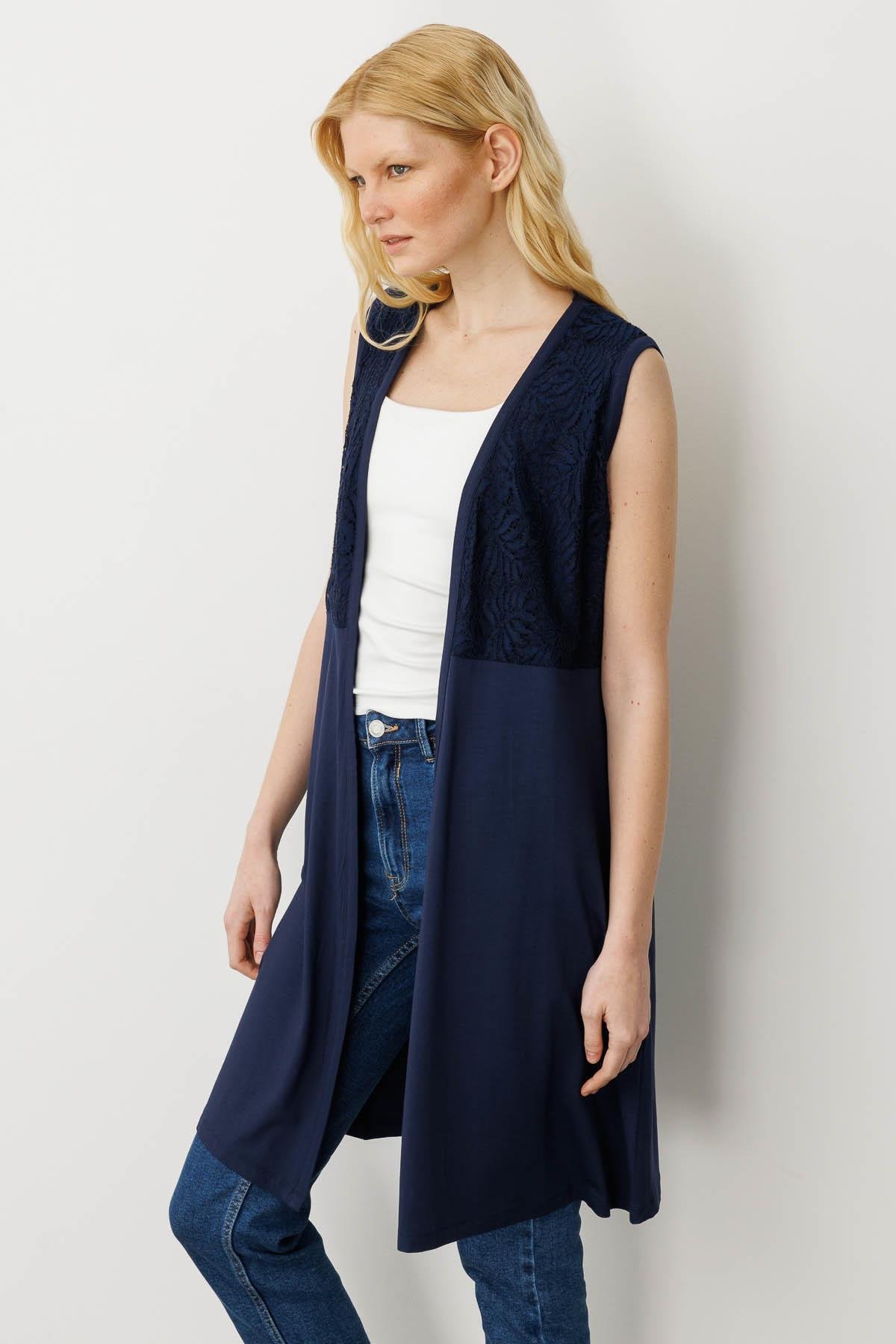 22771Kadın V Yaka Dantel Kumaşlı Yelek Lacivert