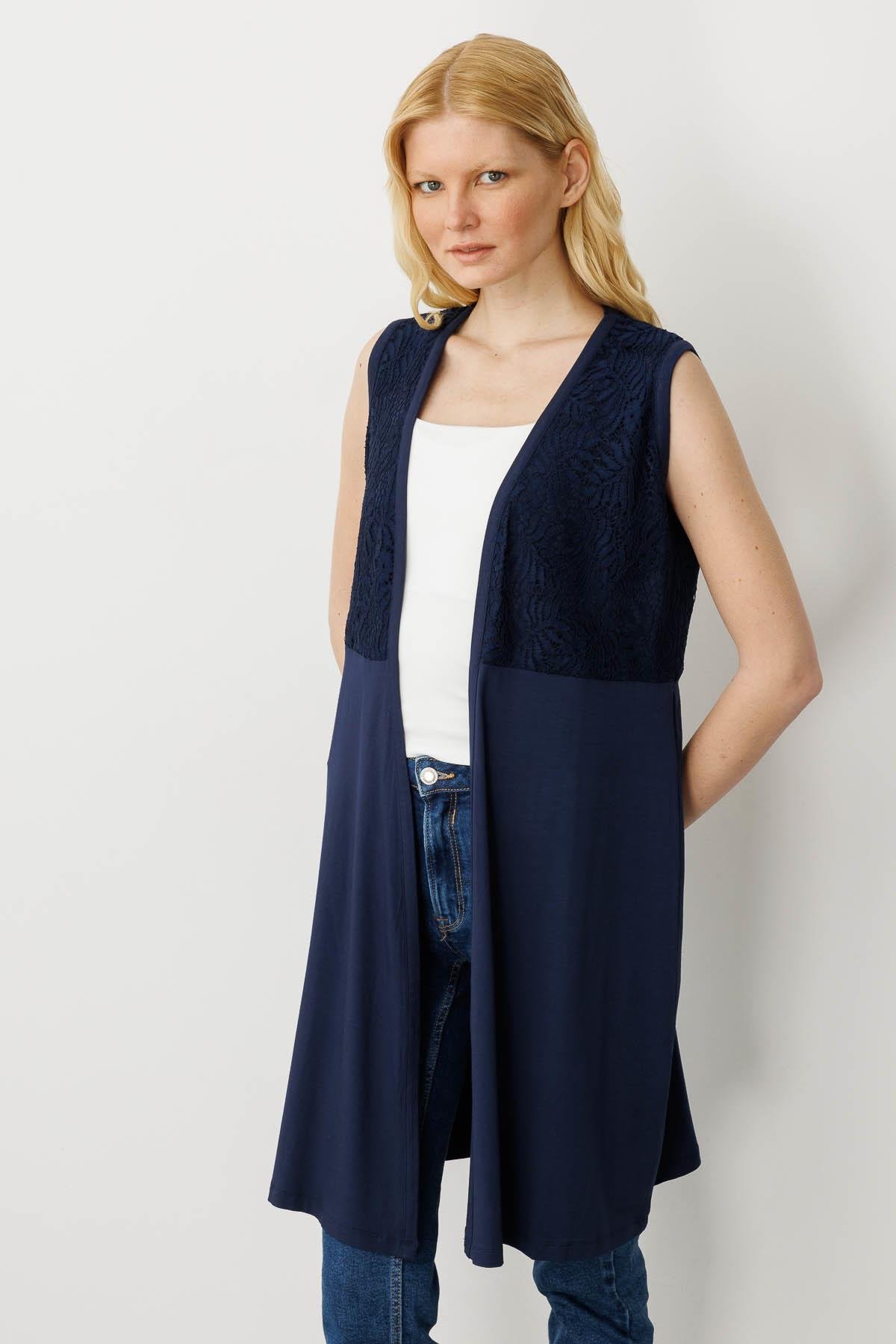 22771Kadın V Yaka Dantel Kumaşlı Yelek Lacivert