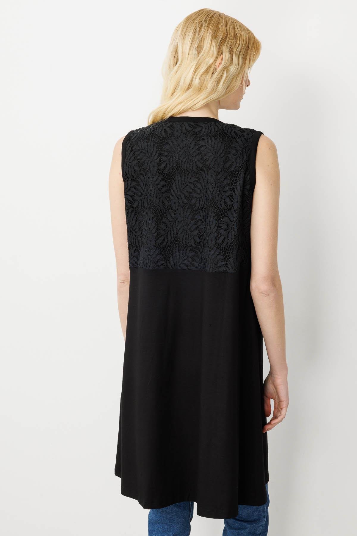 22771Kadın V Yaka Dantel Kumaşlı Yelek Siyah