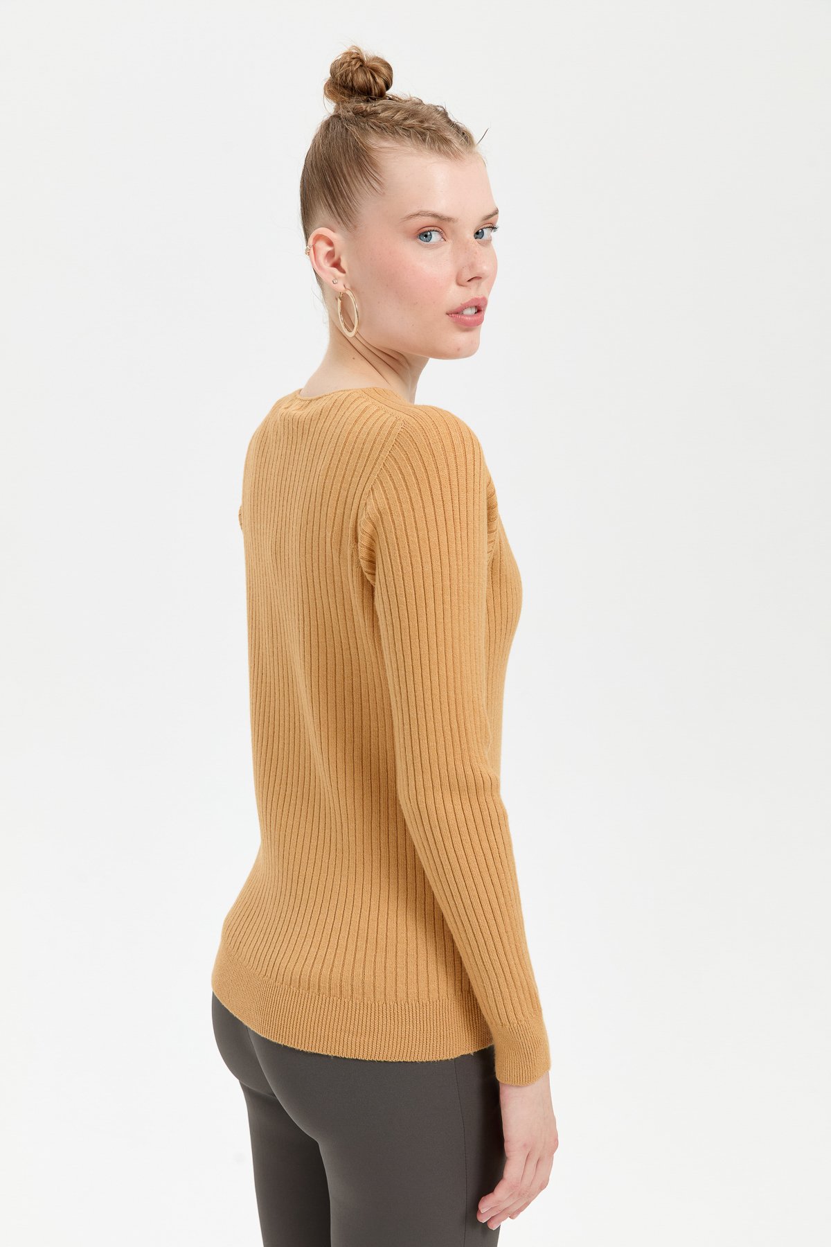 24181Kadın V Yaka Dikişsiz Hırka Camel