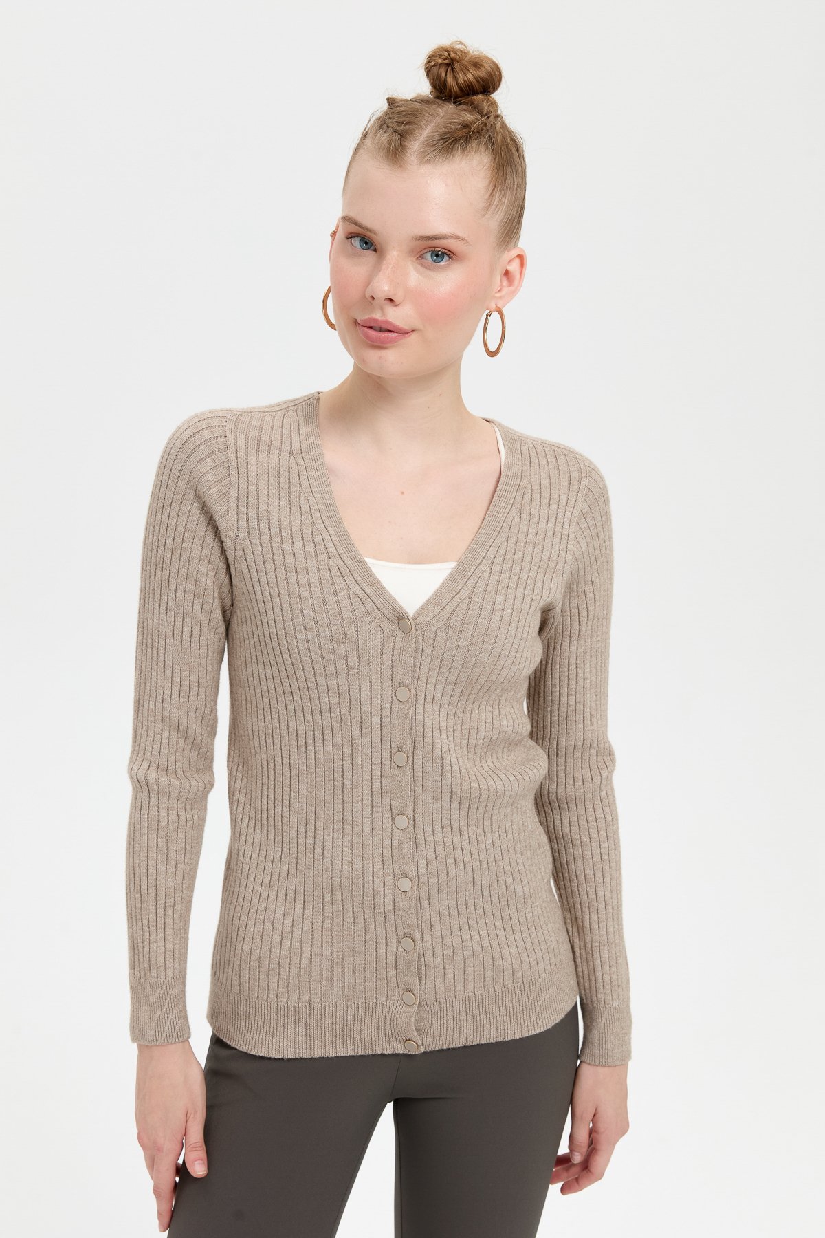 24181Kadın V Yaka Dikişsiz Hırka Vizon