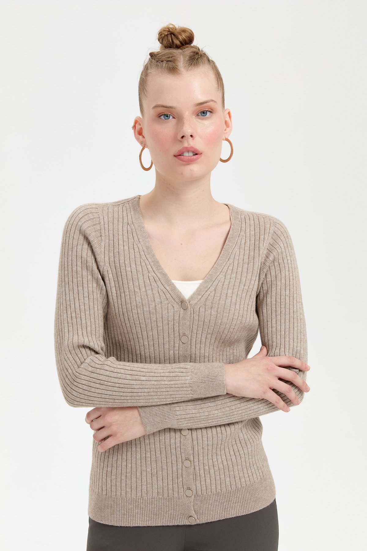 24181Kadın V Yaka Dikişsiz Hırka Vizon