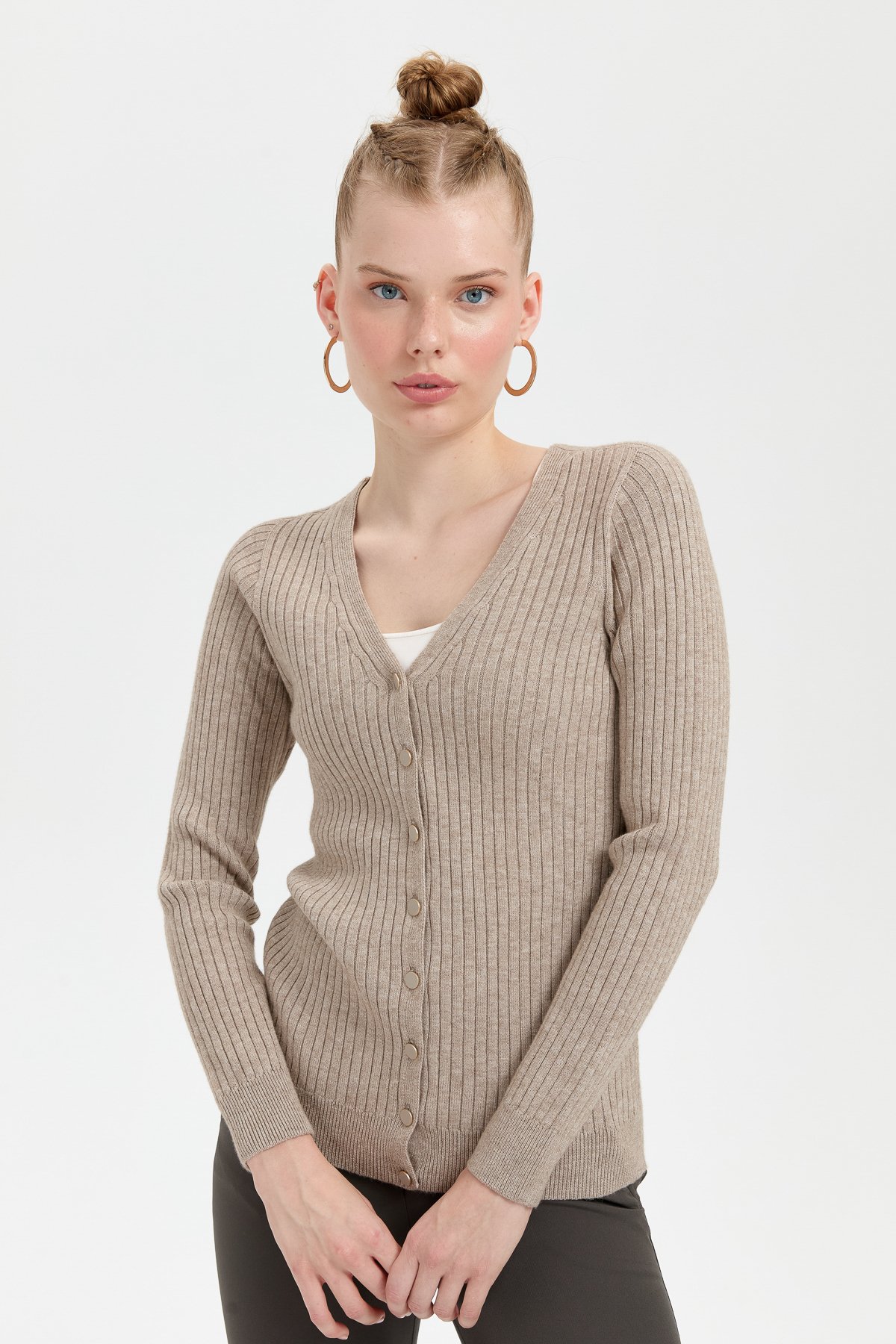 24181Kadın V Yaka Dikişsiz Hırka Vizon