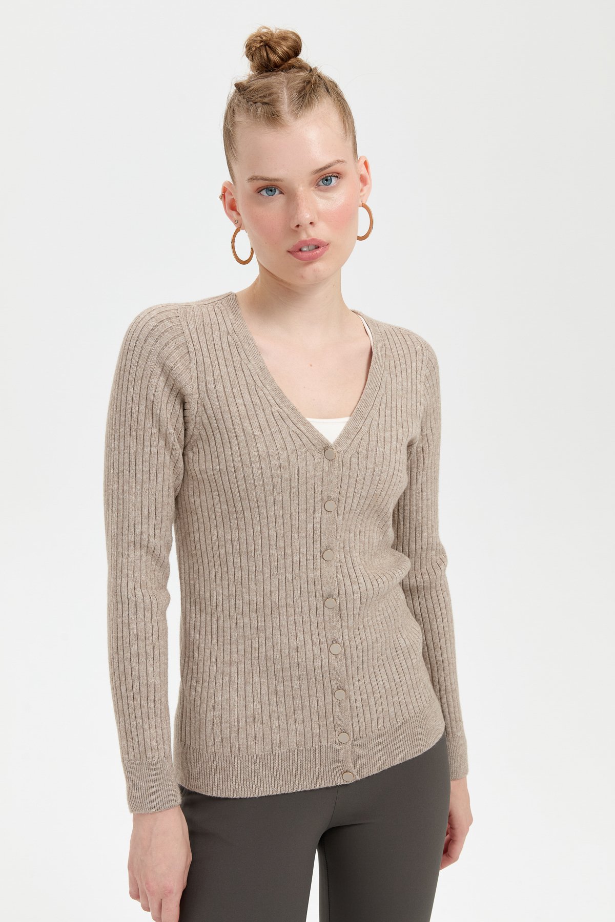 24181Kadın V Yaka Dikişsiz Hırka Vizon