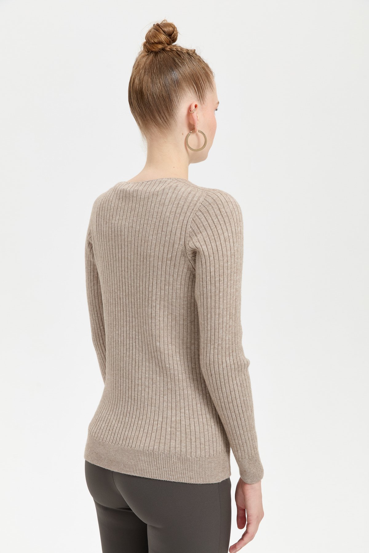 24181Kadın V Yaka Dikişsiz Hırka Vizon