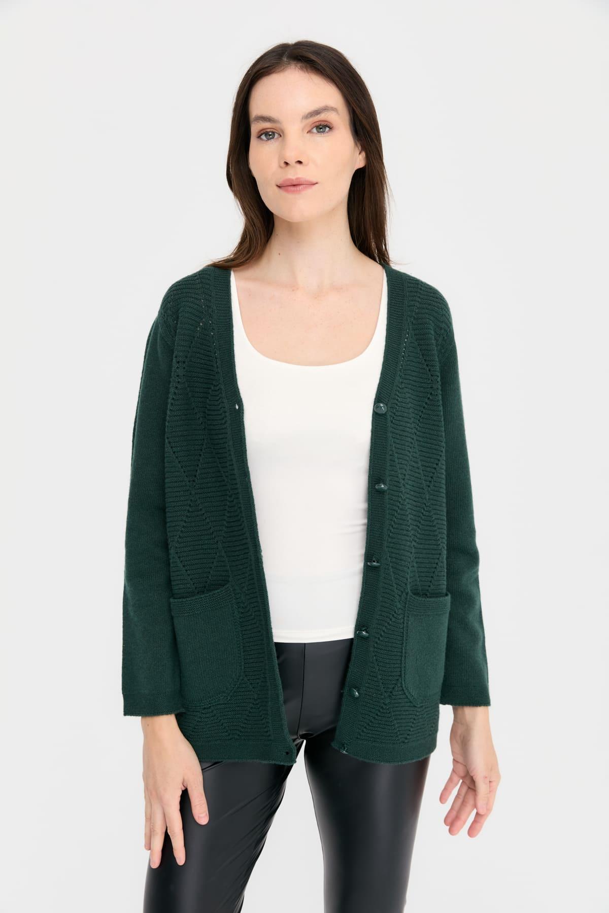 24203Kadın V Yaka Önü Baklavalı Düğmeli Yün Hırka Yeşil