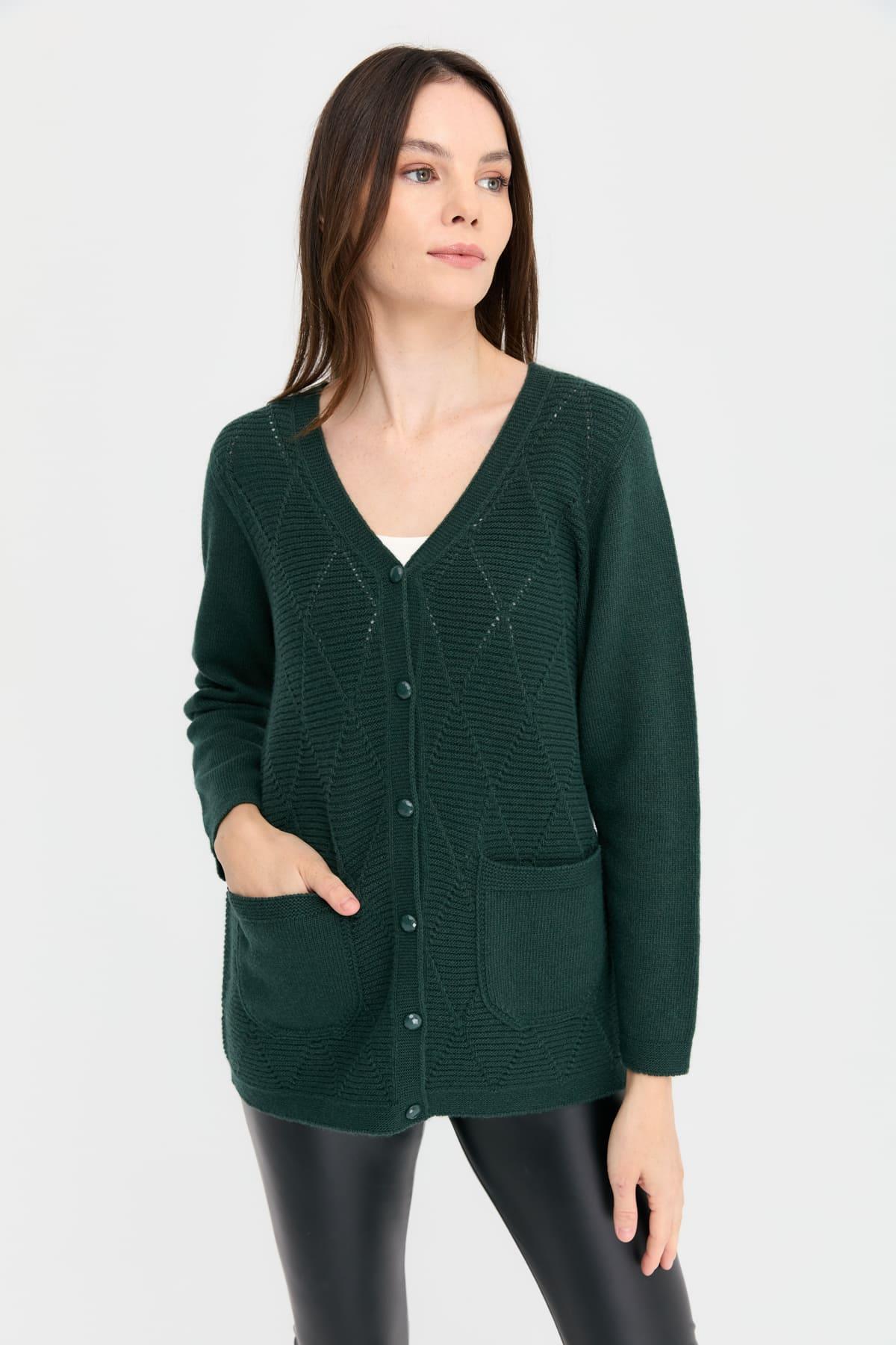 24203Kadın V Yaka Önü Baklavalı Düğmeli Yün Hırka Yeşil