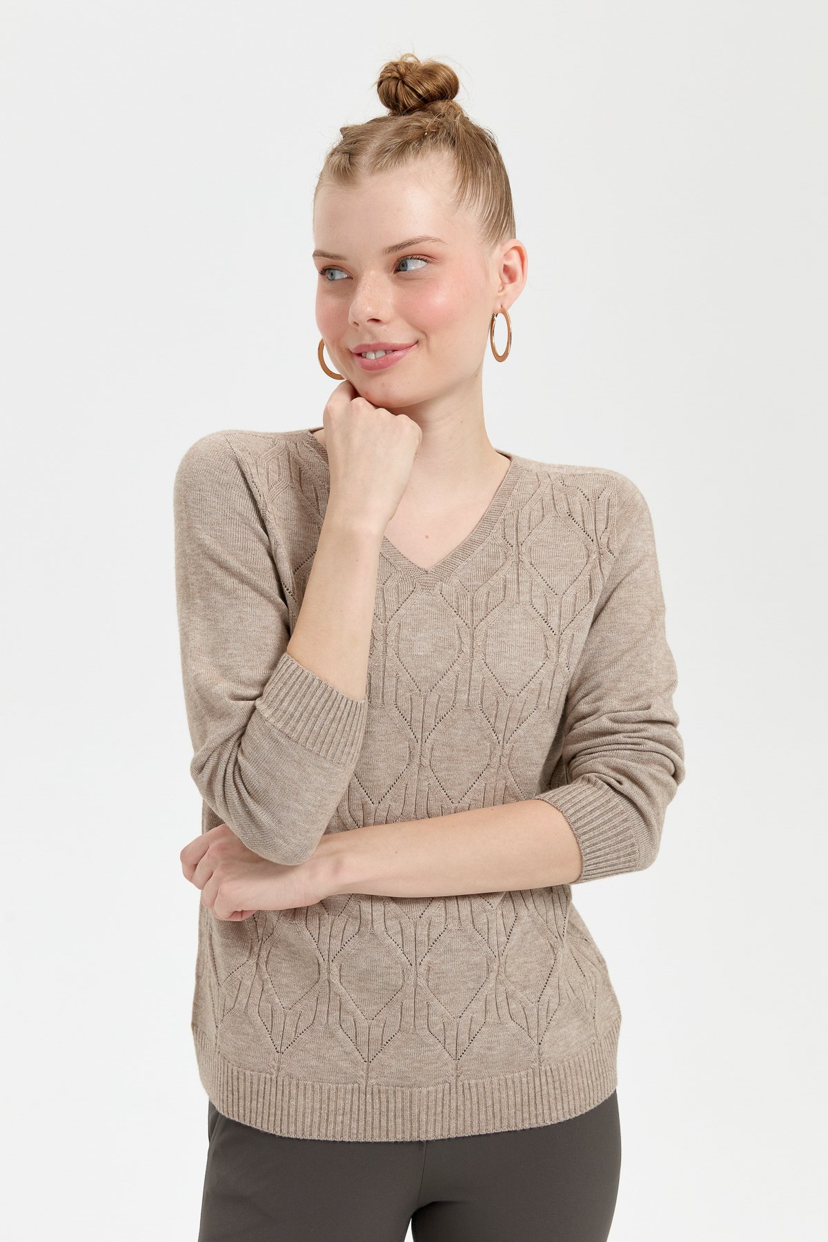 24187Kadın V Yaka Dikişsiz Önü Yürütmeli Kazak Vizon