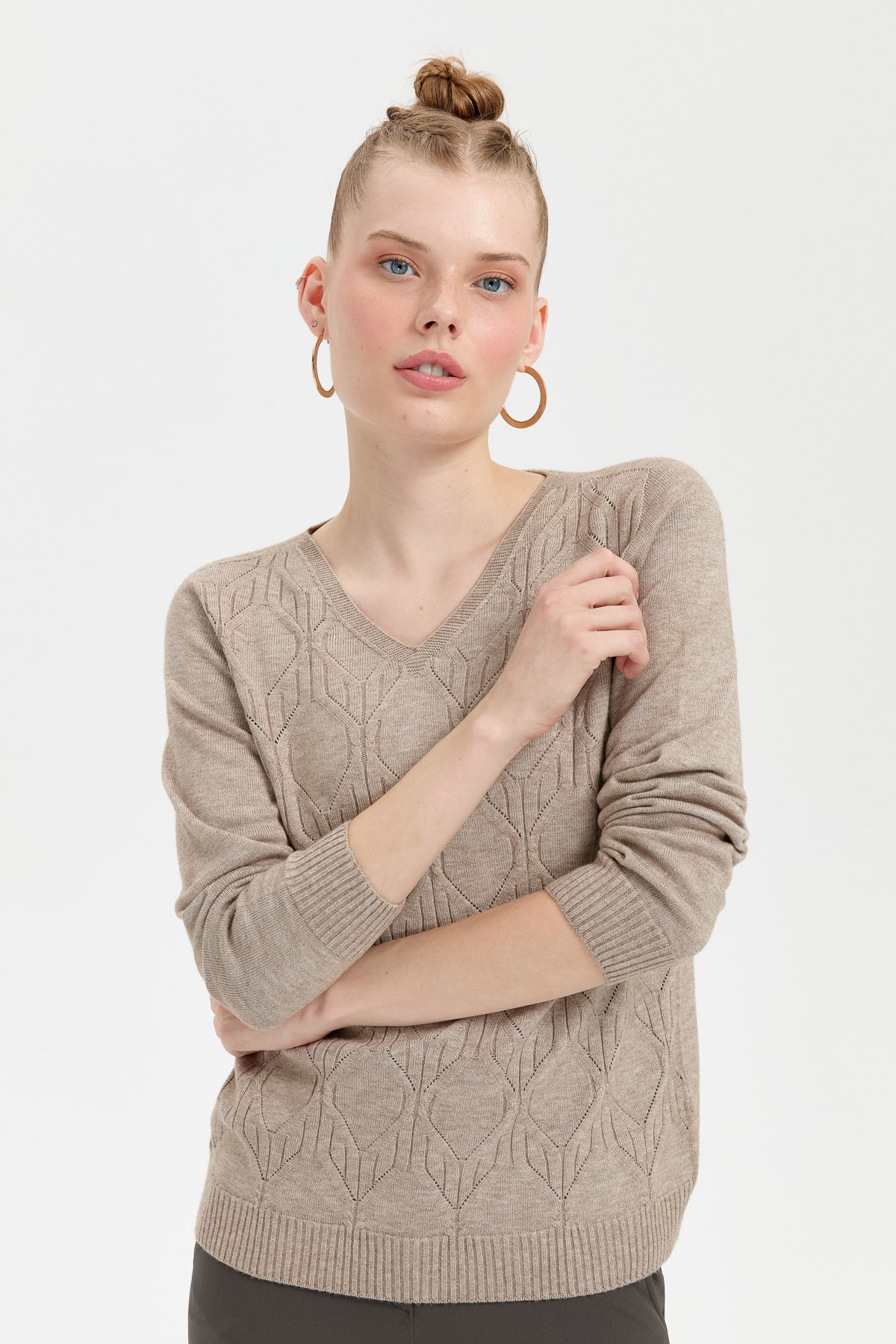 24187Kadın V Yaka Dikişsiz Önü Yürütmeli Kazak Vizon